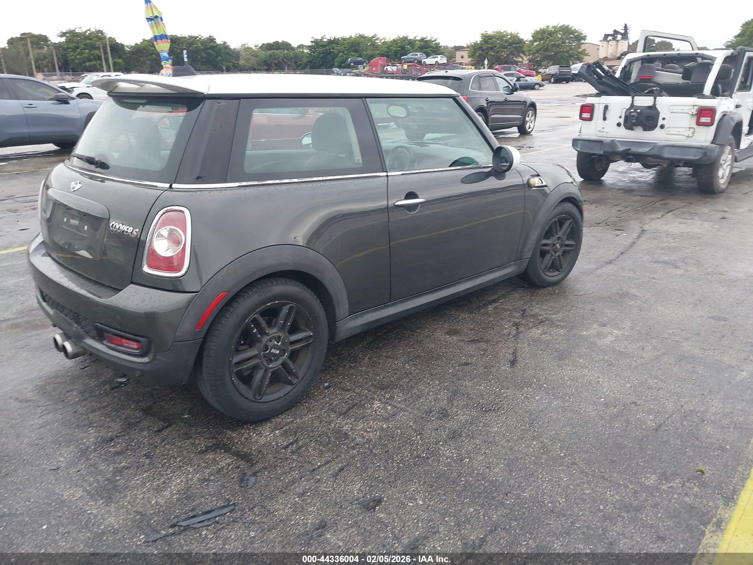 MINI COOPER image 4