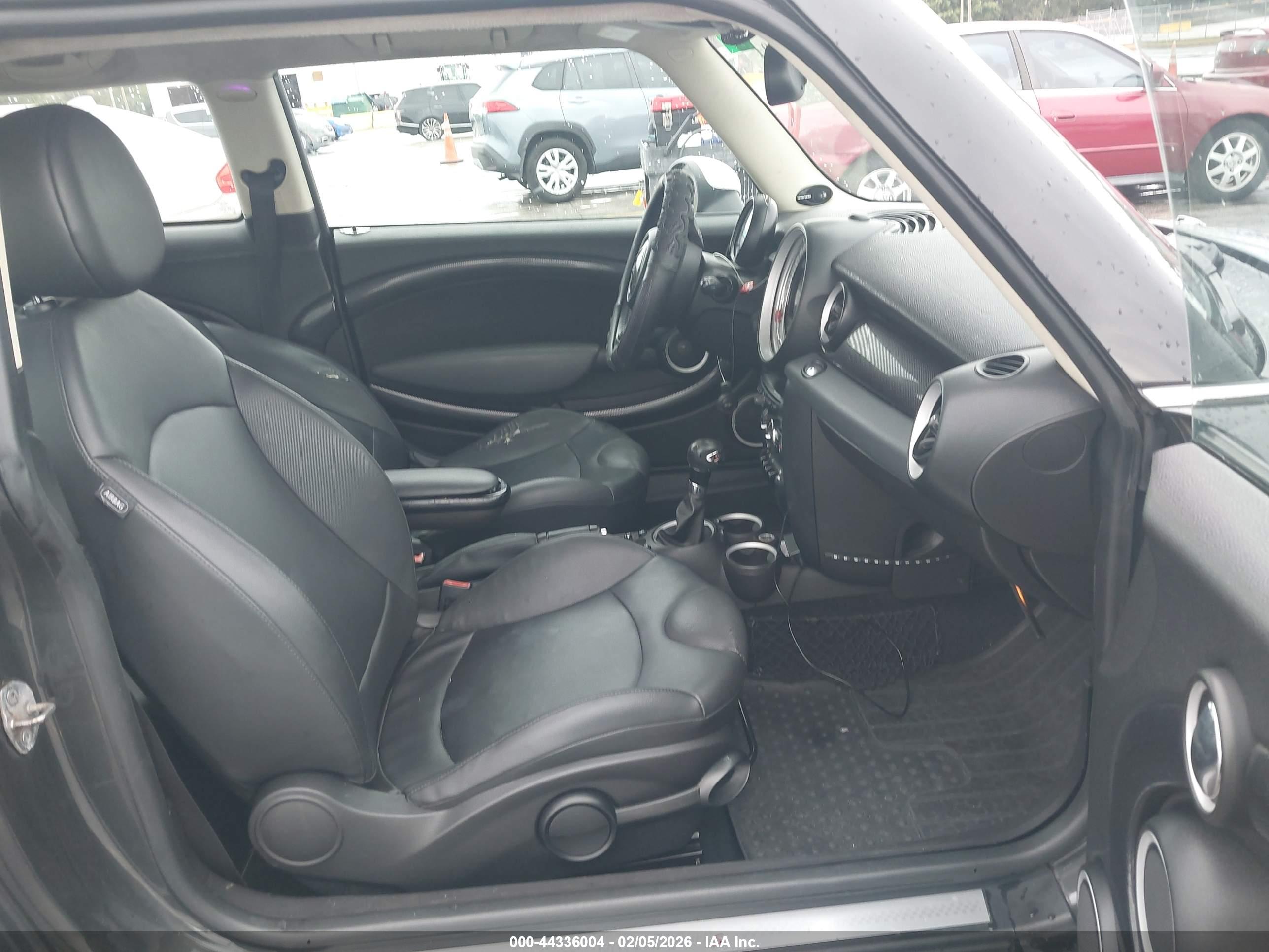 MINI COOPER image 5