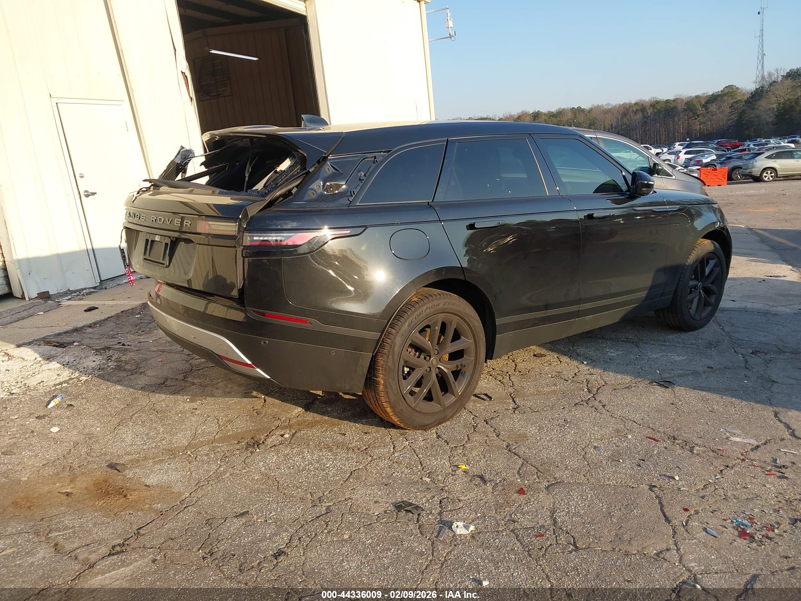LAND ROVER image 4