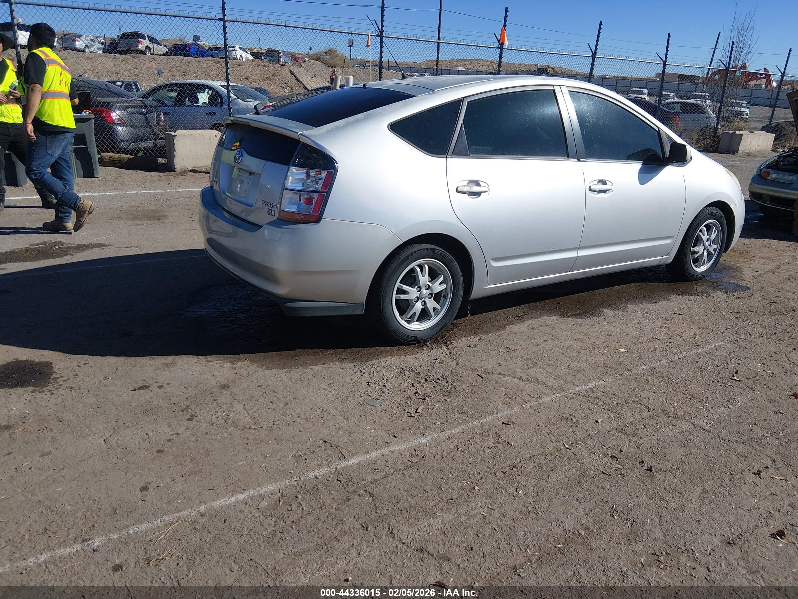 TOYOTA PRIUS image 4