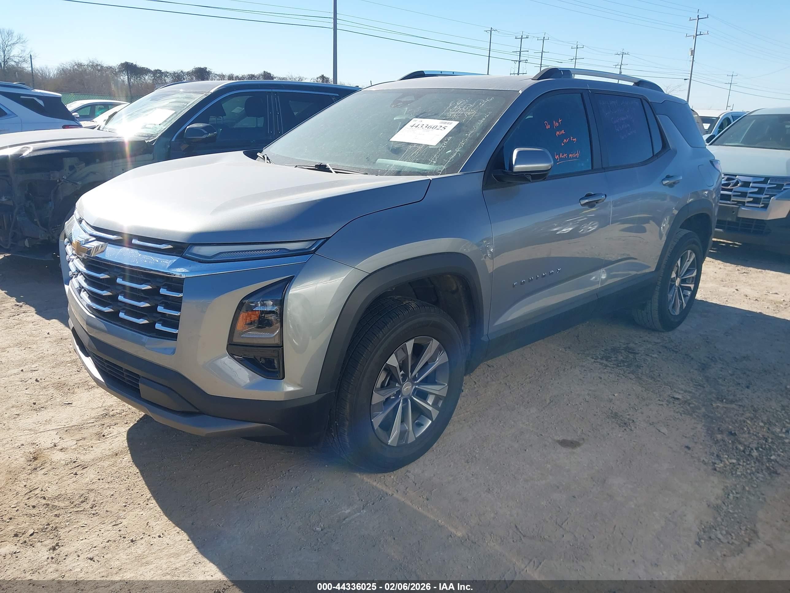 CHEVROLET EQUINOX image 2