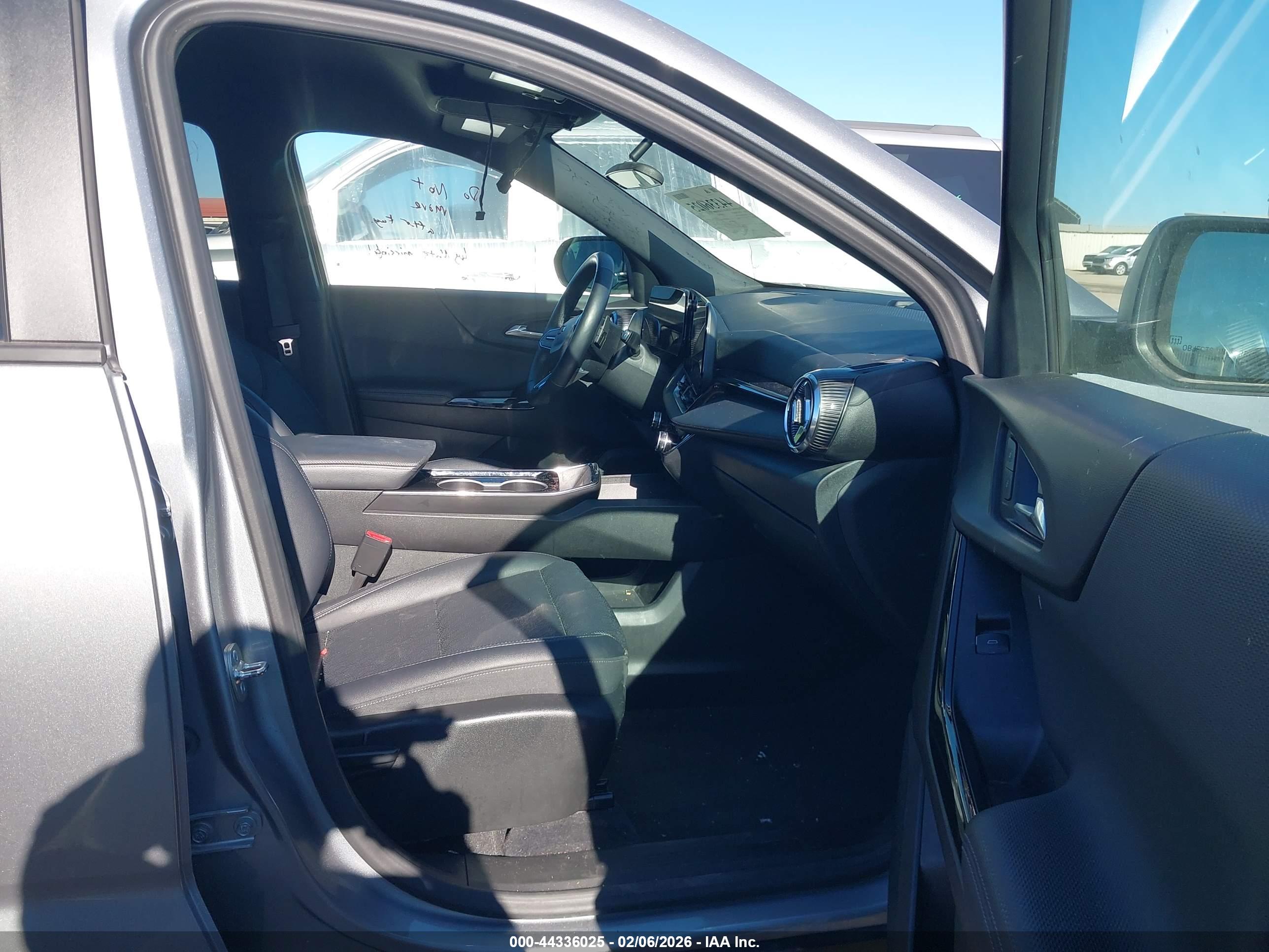 CHEVROLET EQUINOX image 5