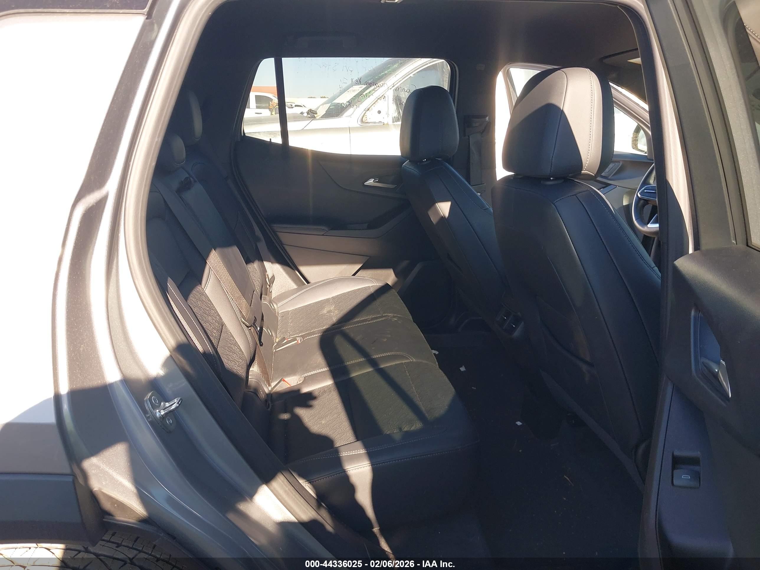 CHEVROLET EQUINOX image 8