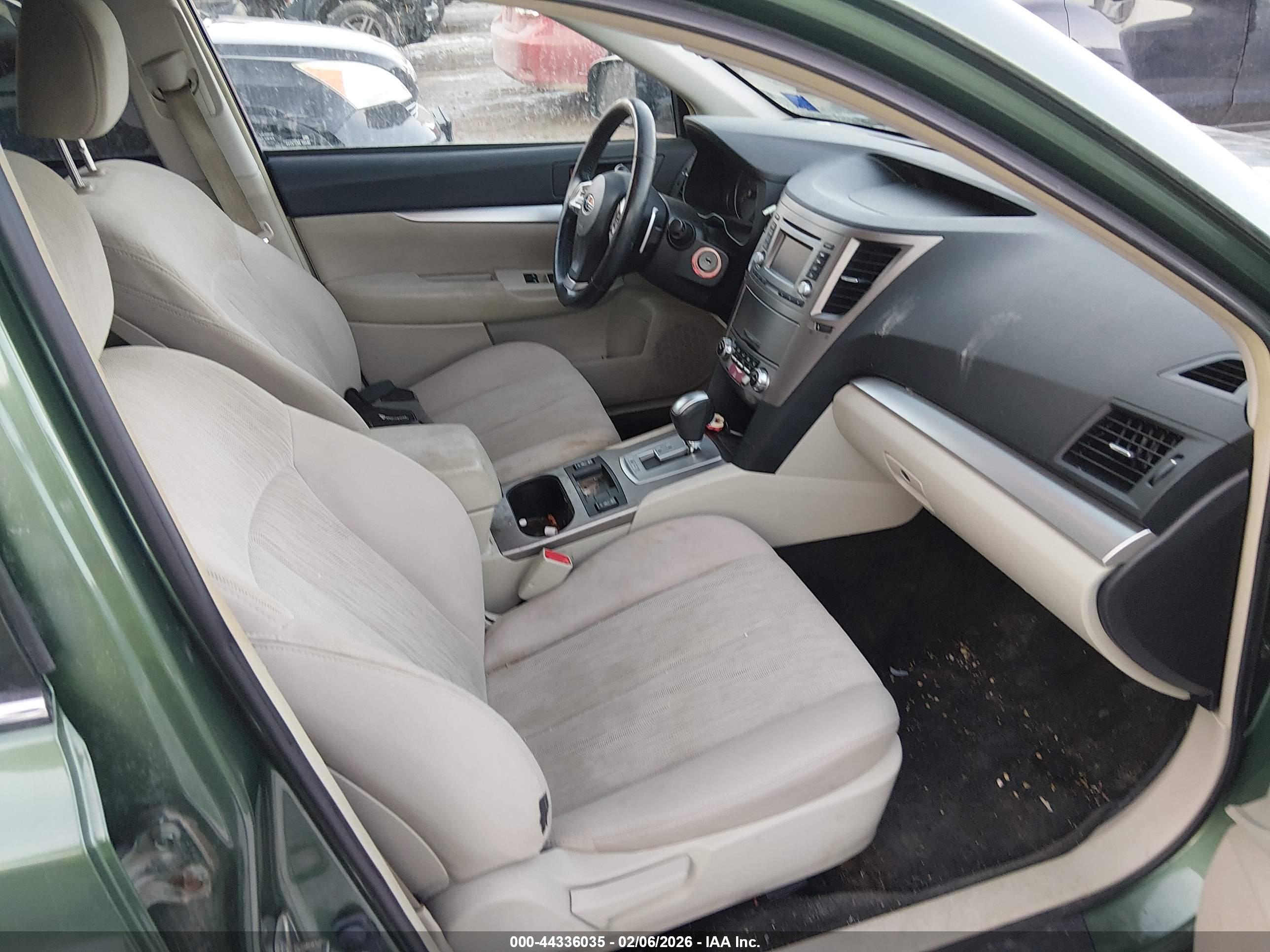 SUBARU OUTBACK image 5