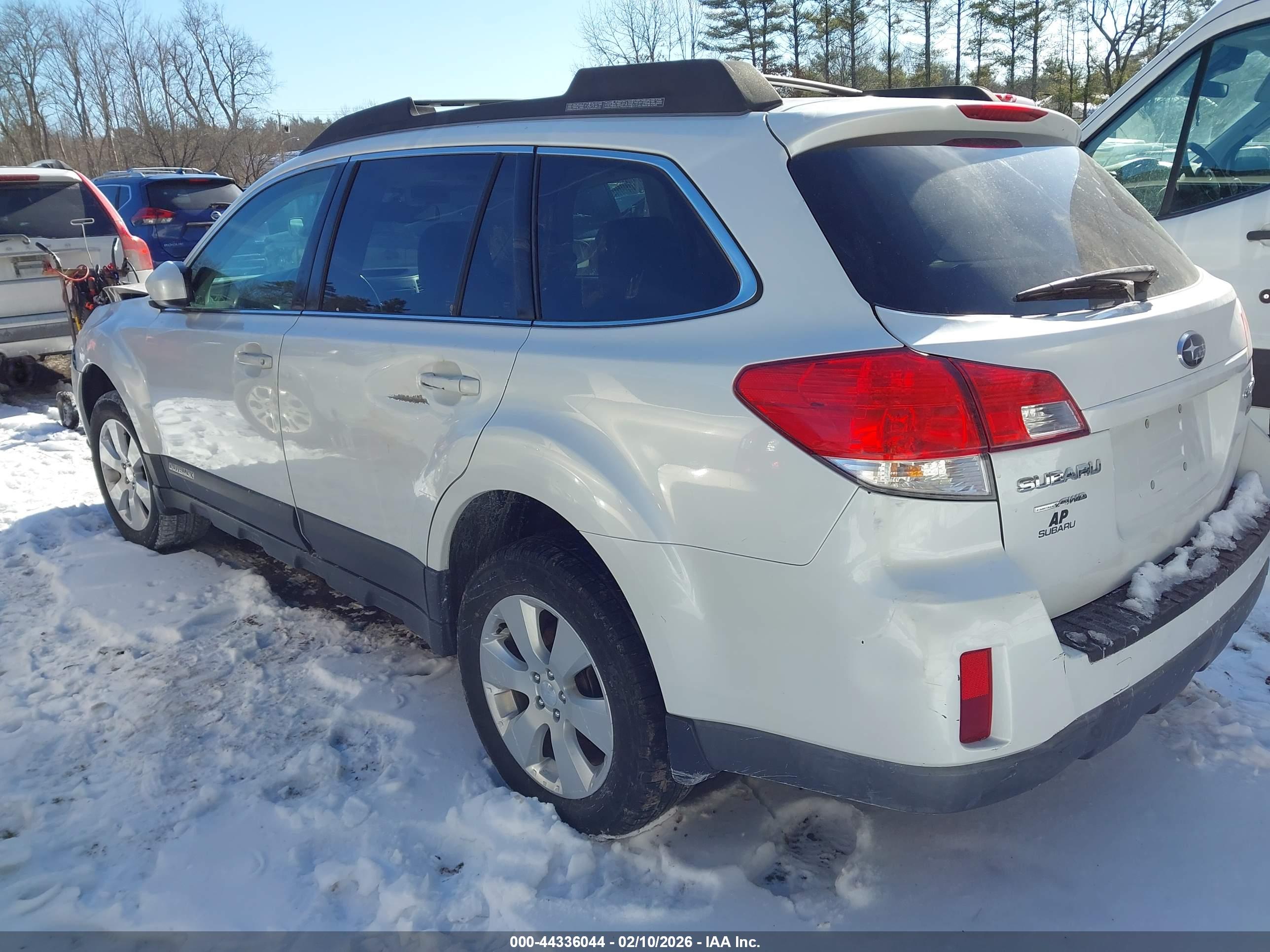 SUBARU OUTBACK image 3