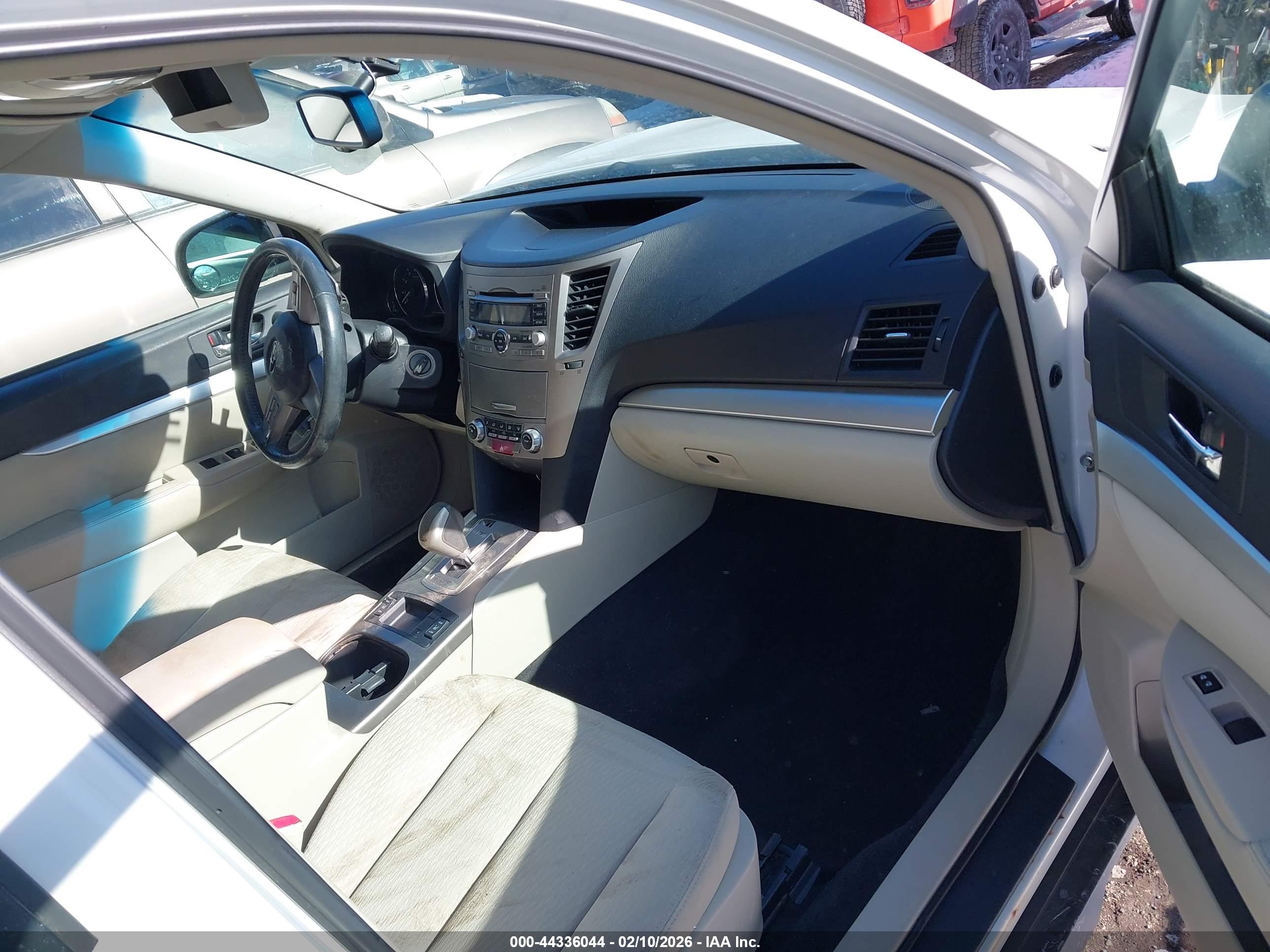 SUBARU OUTBACK image 5