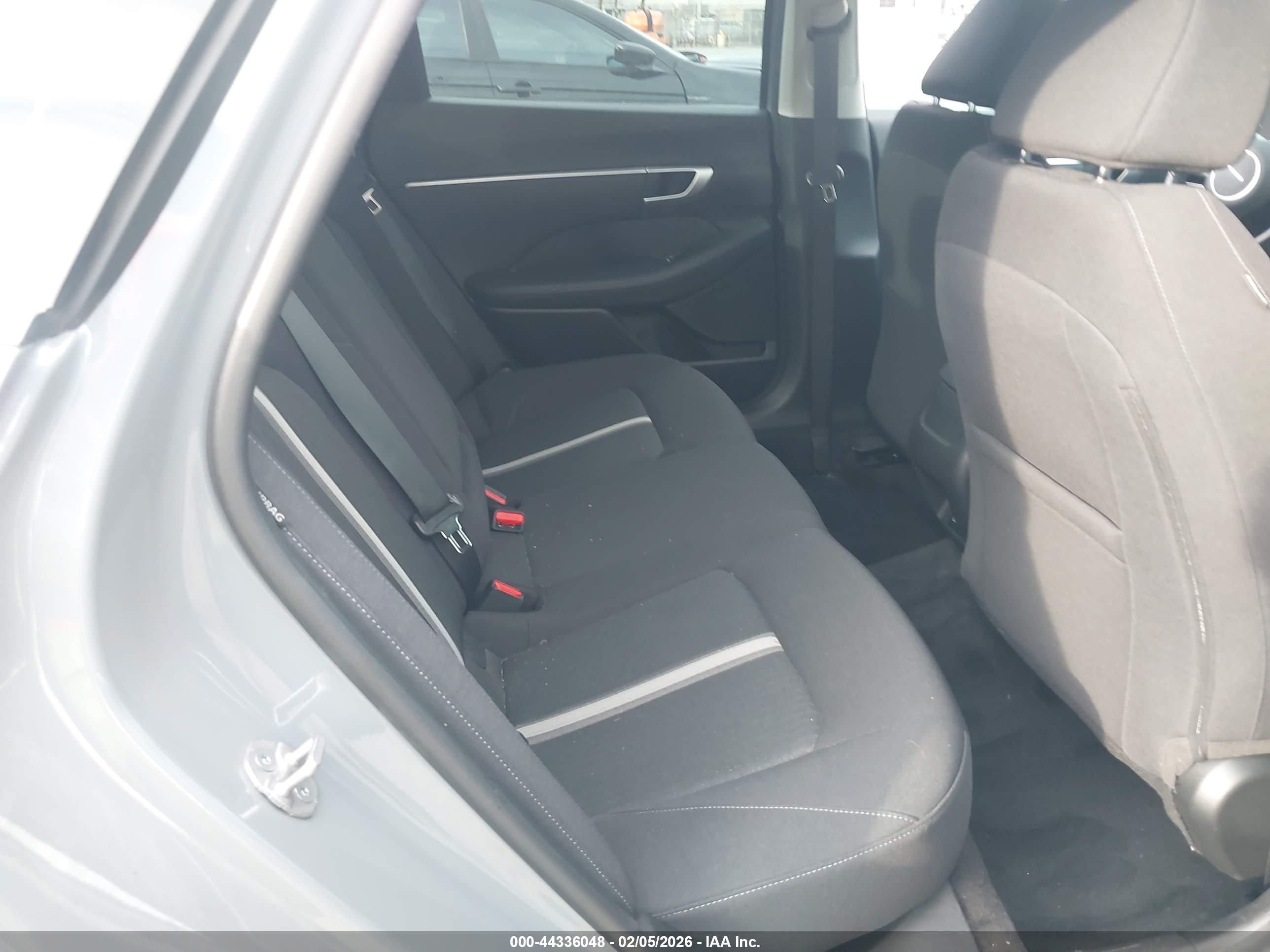 HYUNDAI SONATA image 8
