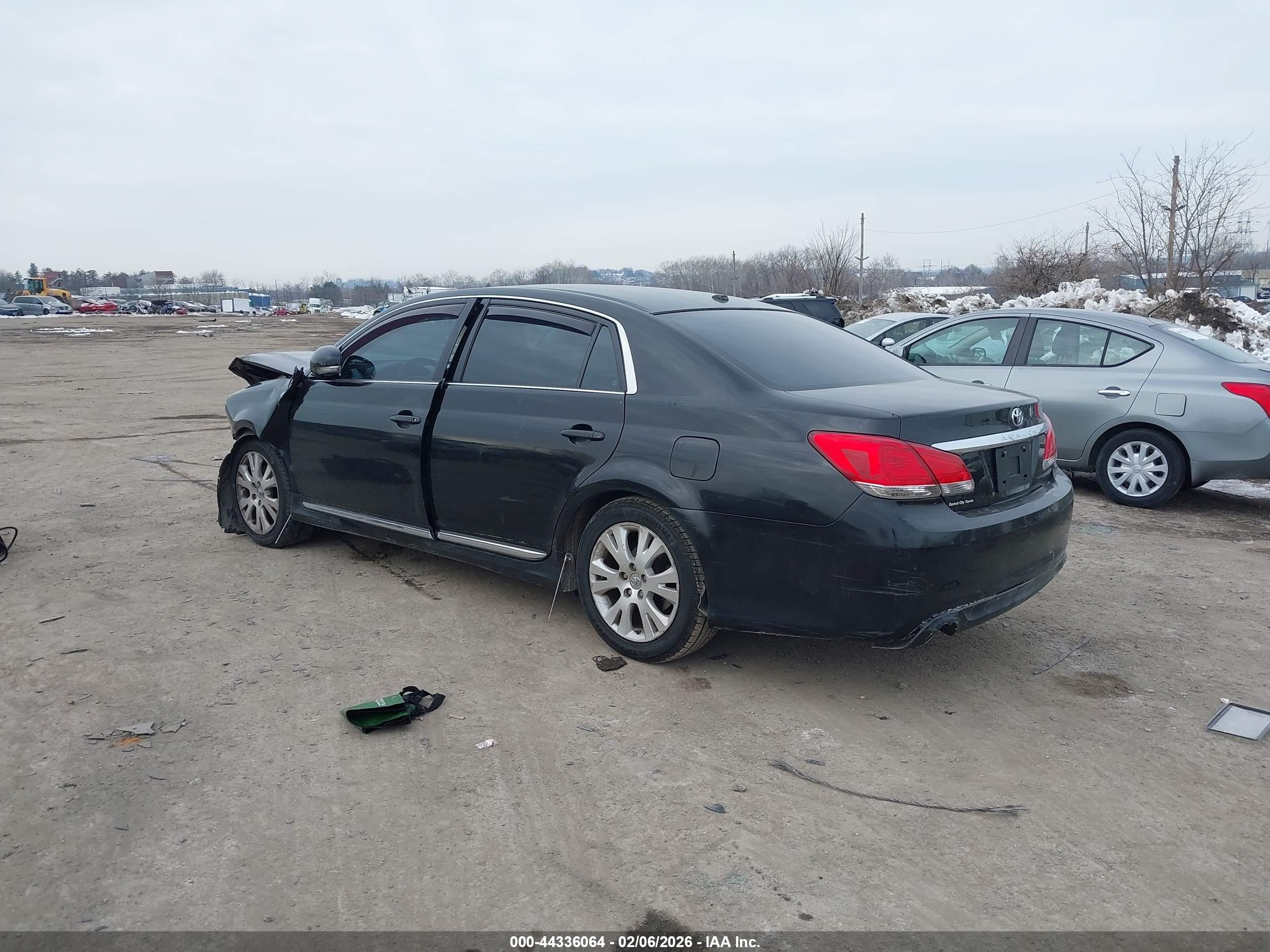 TOYOTA AVALON image 3