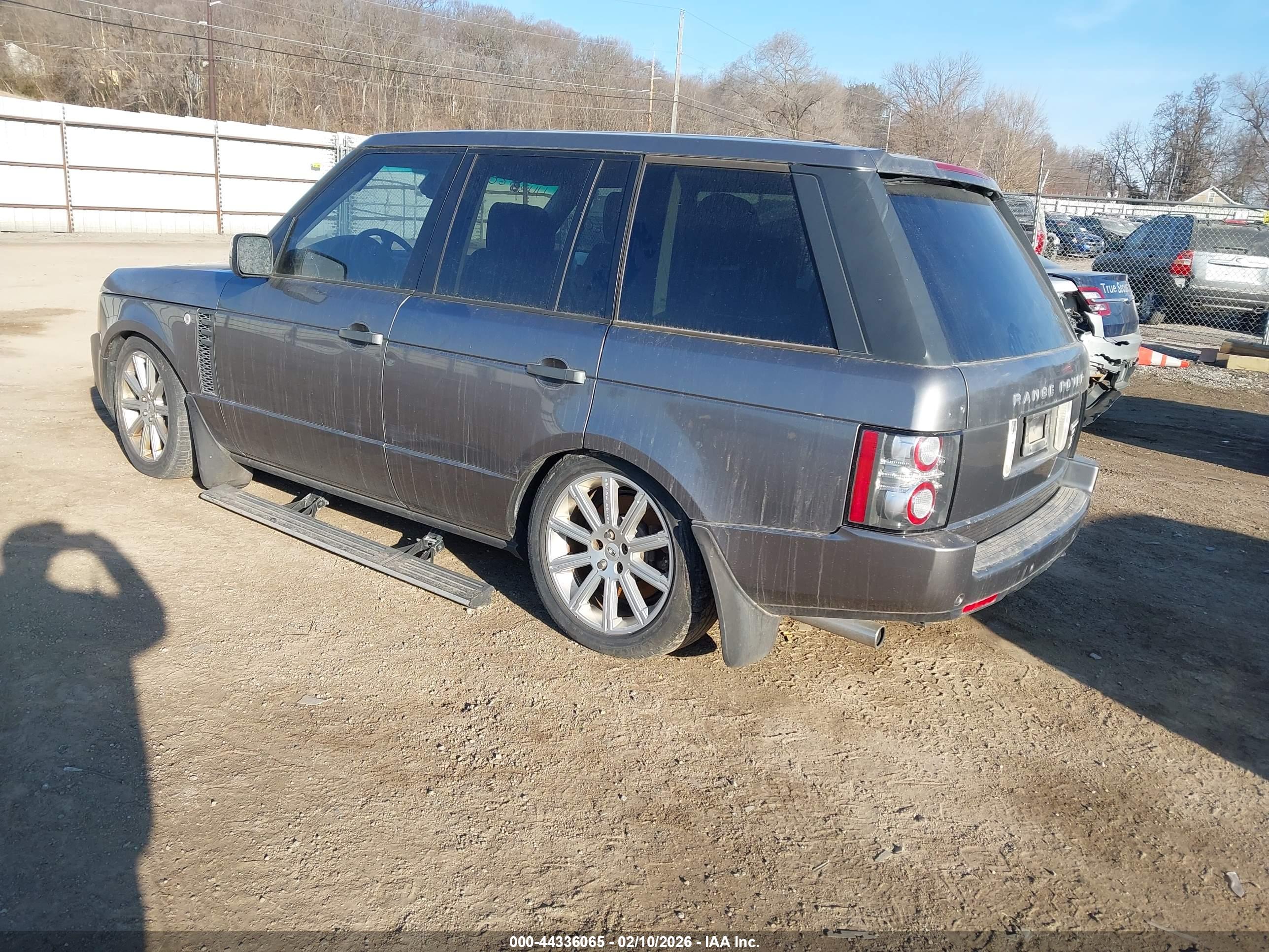 LAND ROVER image 3