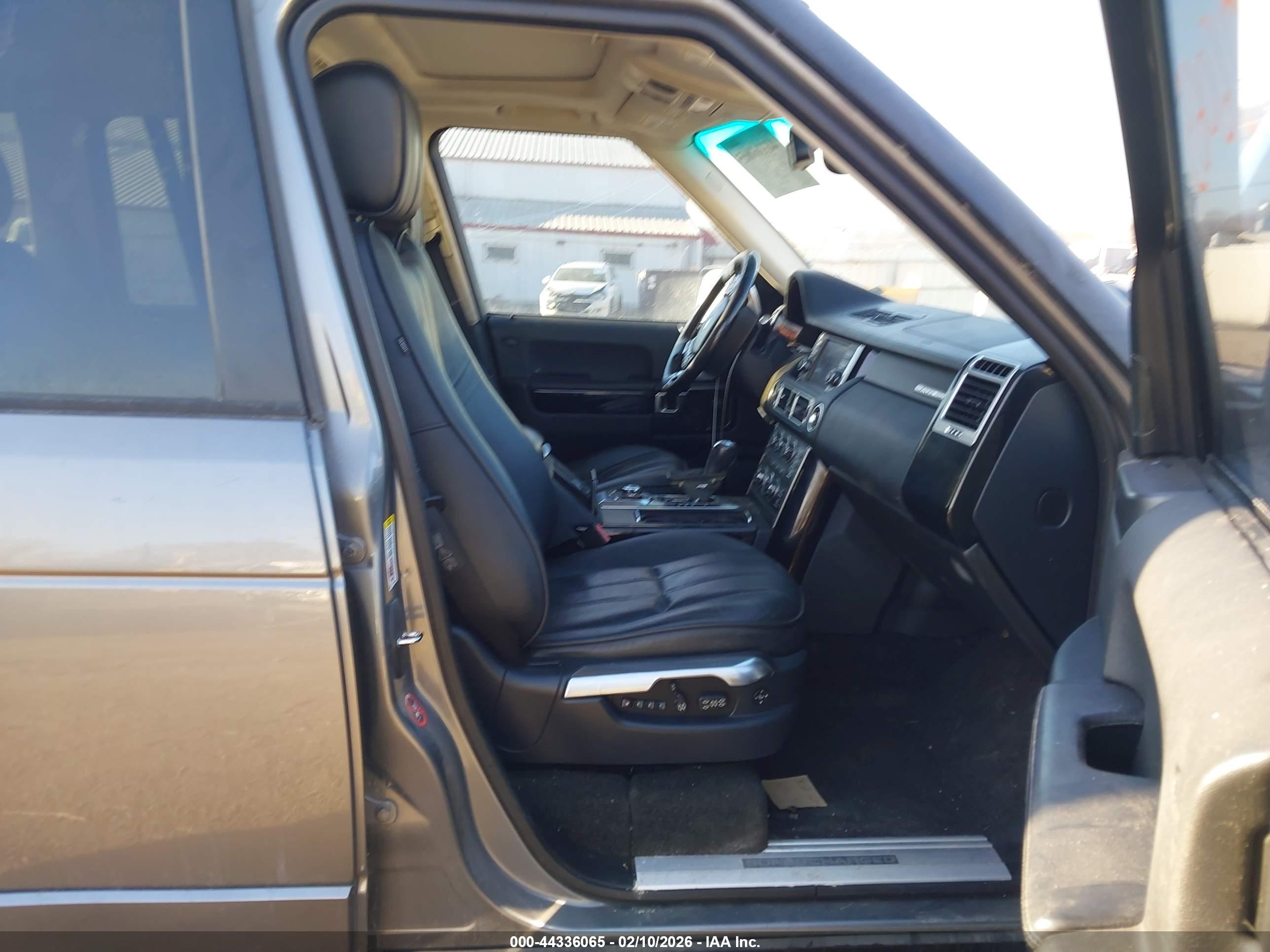 LAND ROVER image 5