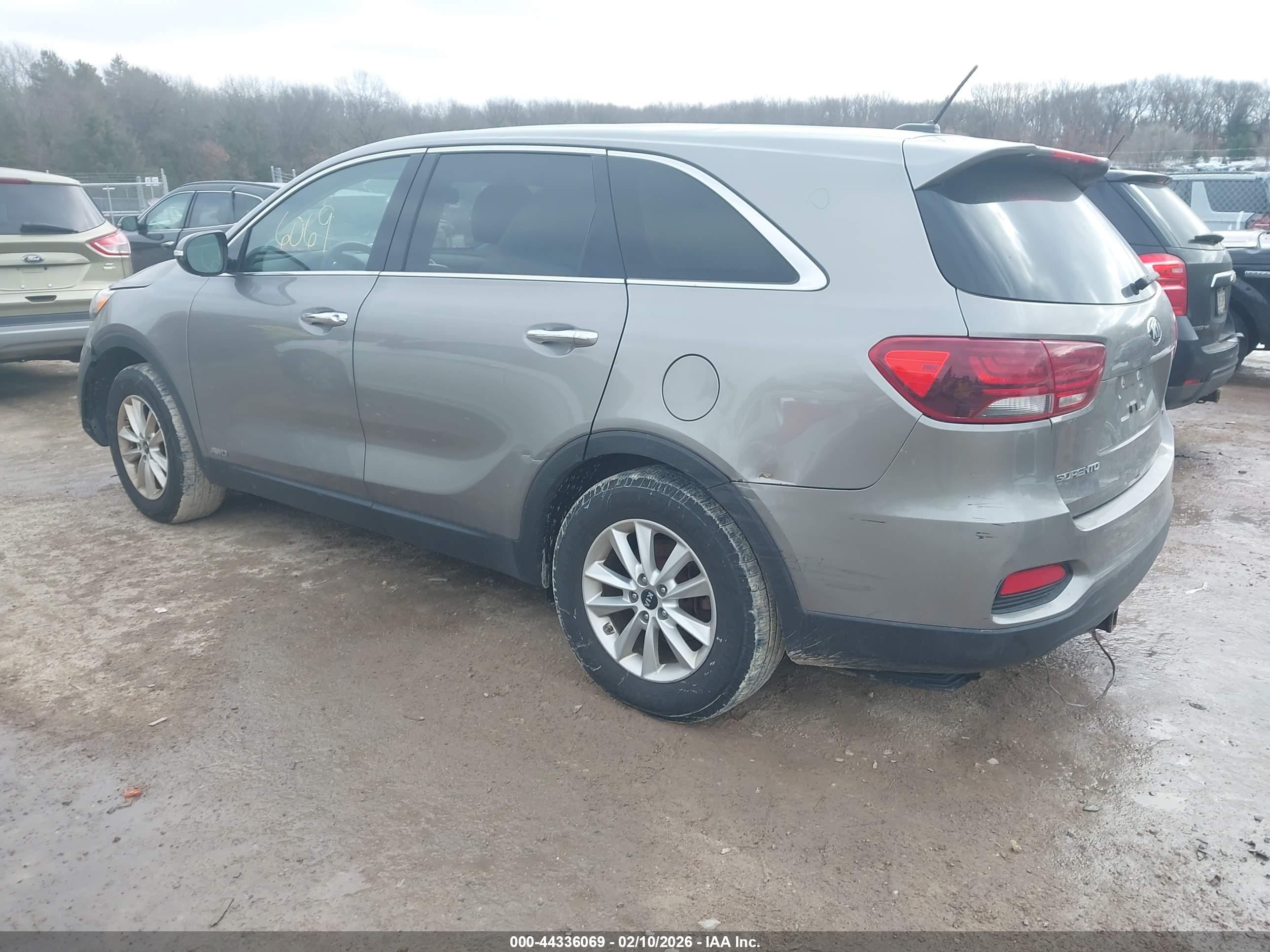 KIA SORENTO image 3