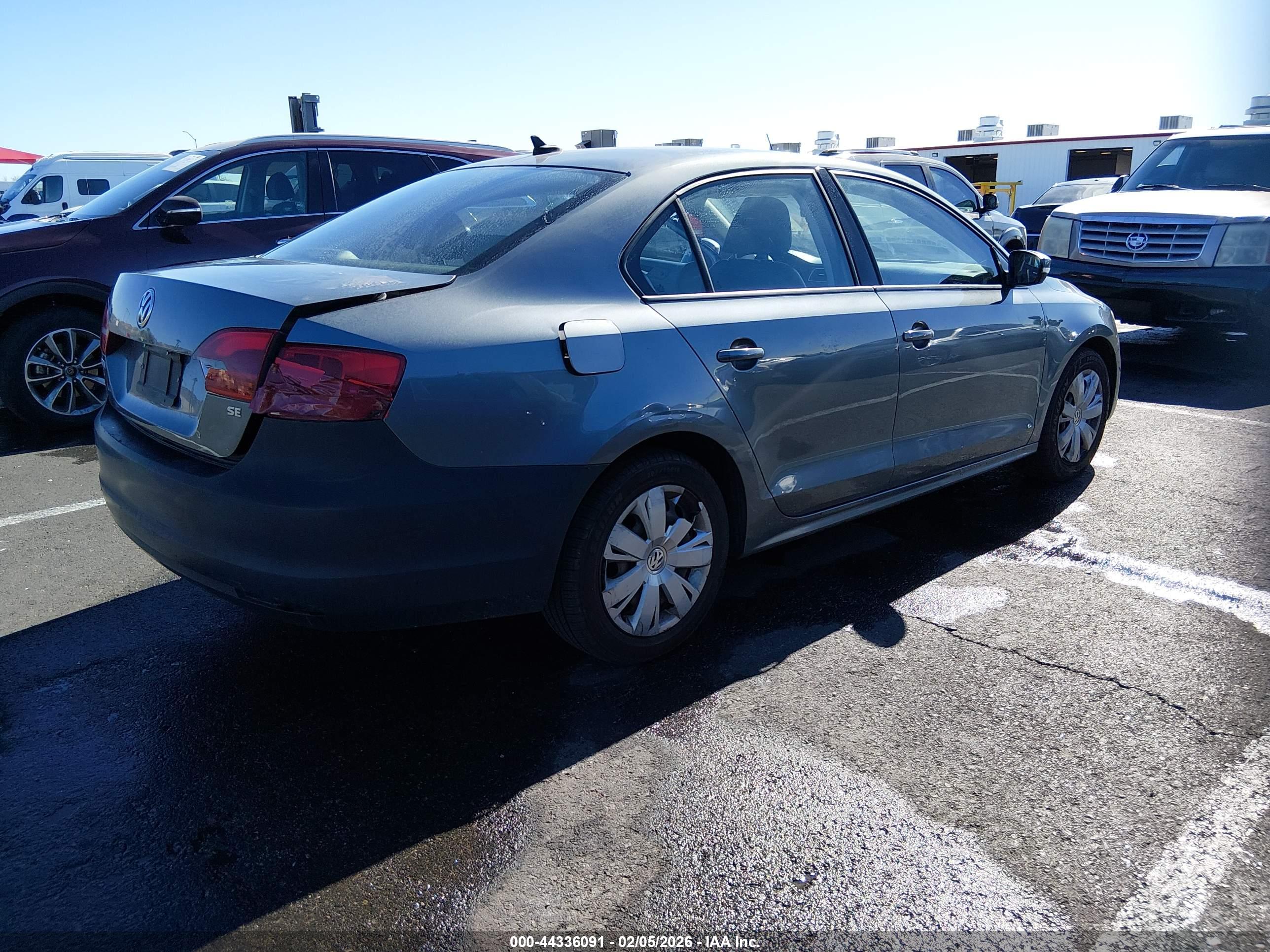 VOLKSWAGEN JETTA image 4