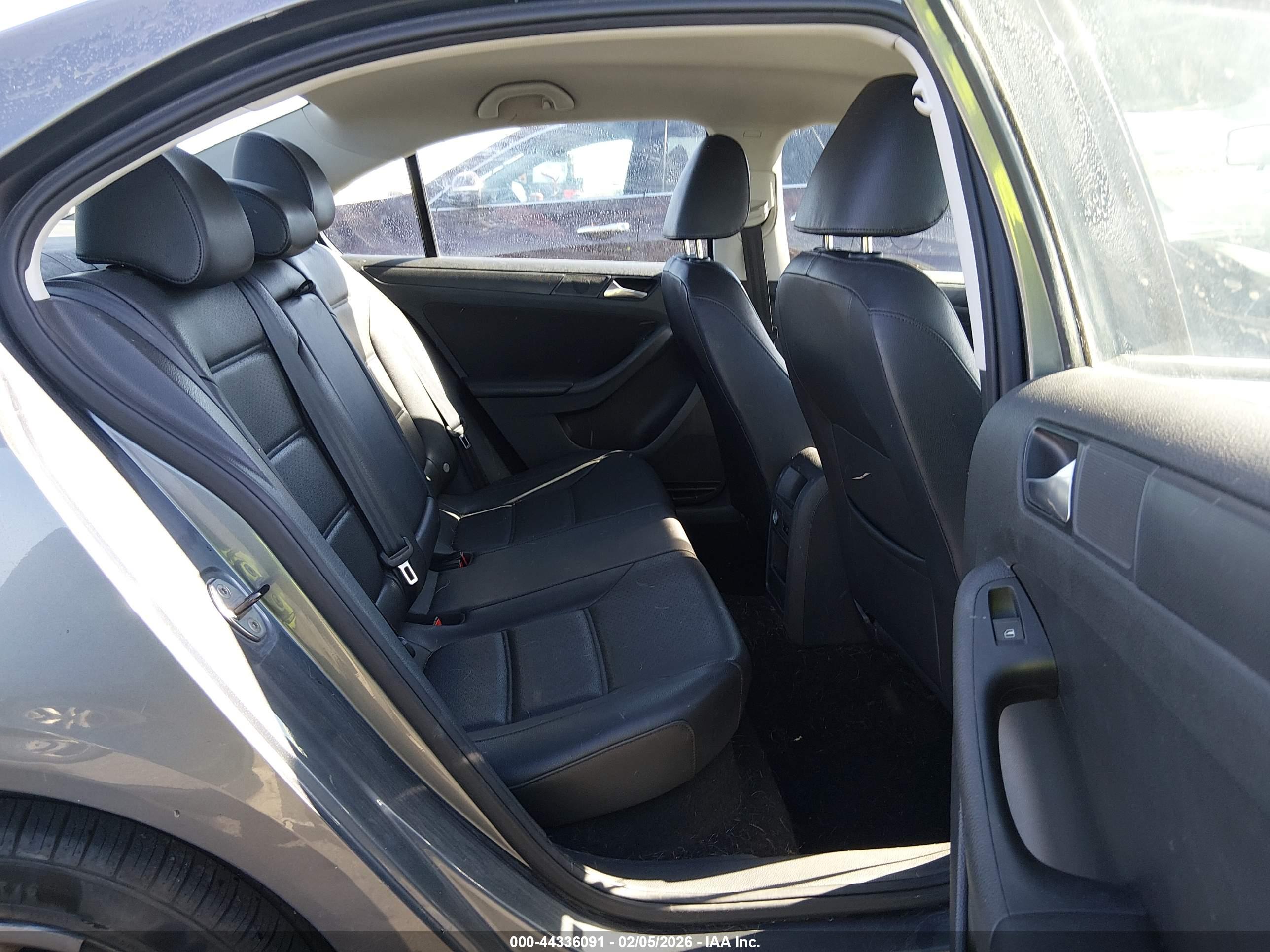 VOLKSWAGEN JETTA image 8