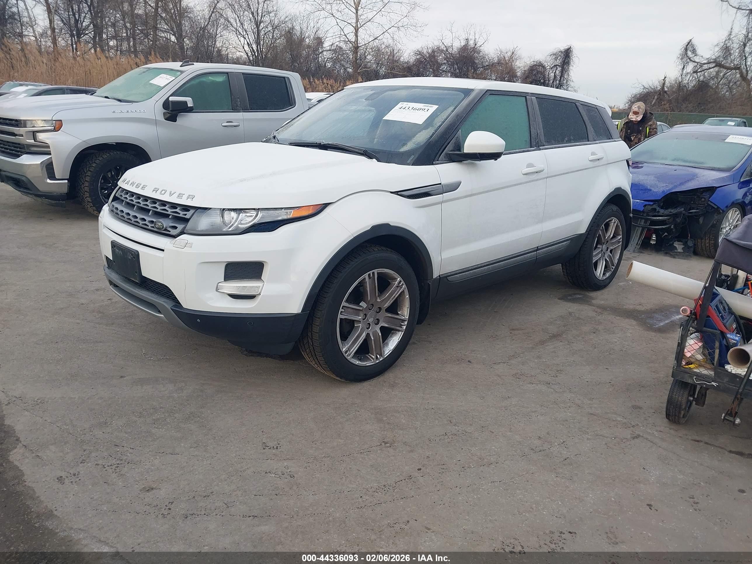 LAND ROVER image 2