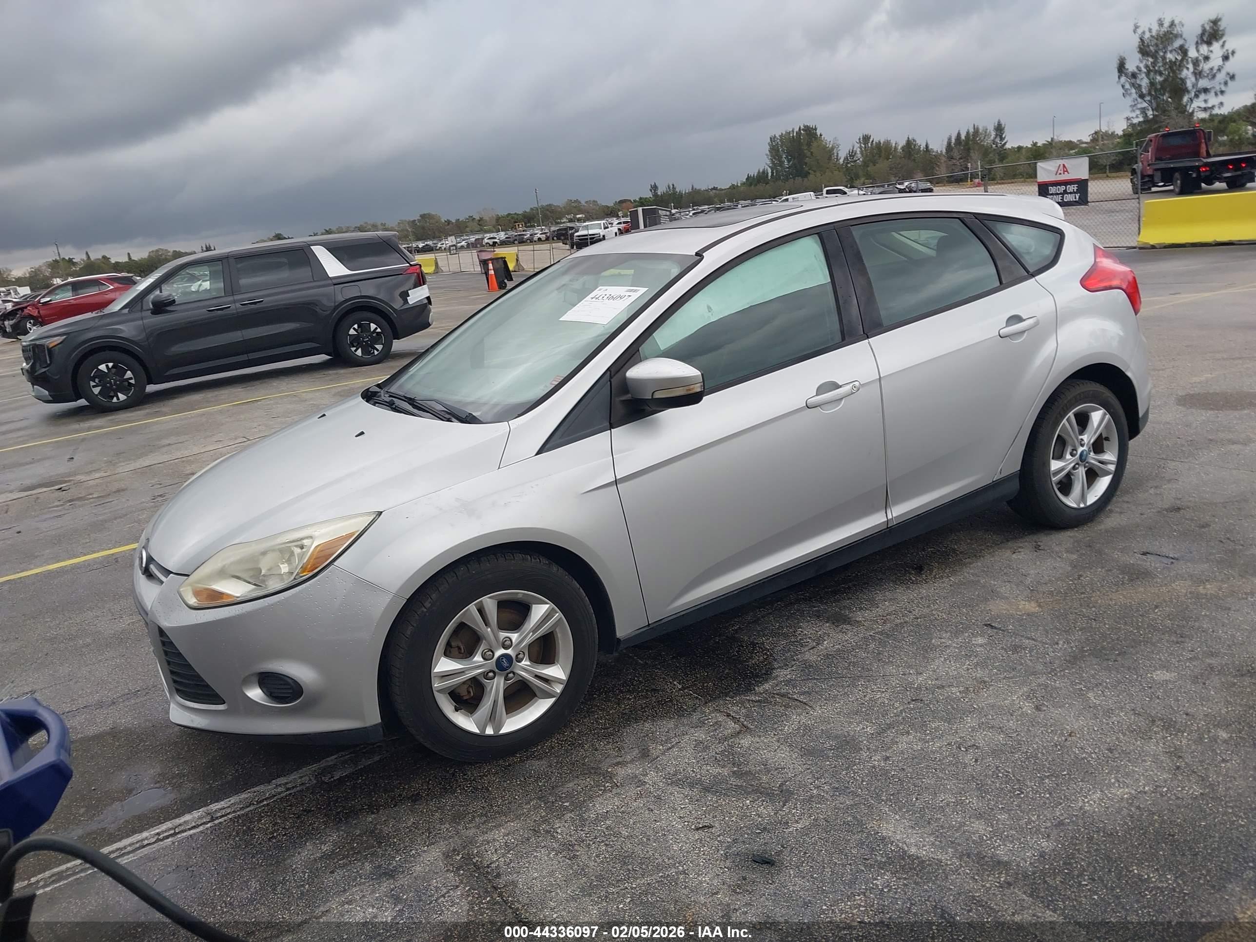 FORD FOCUS image 2