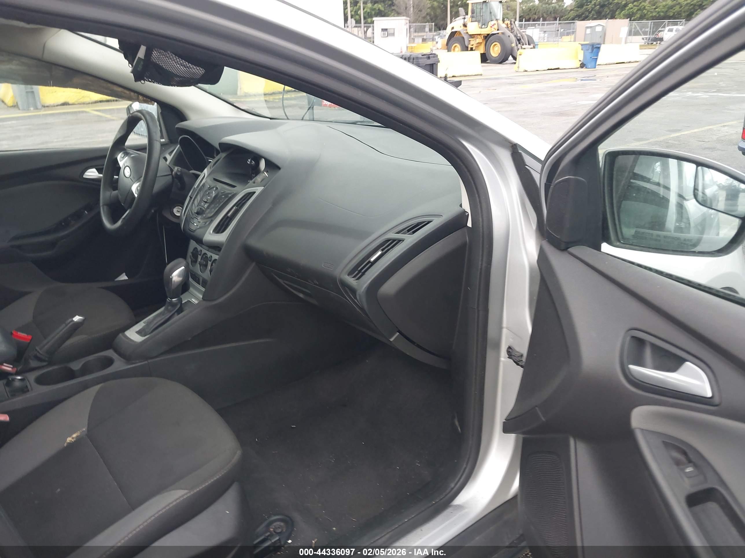FORD FOCUS image 5