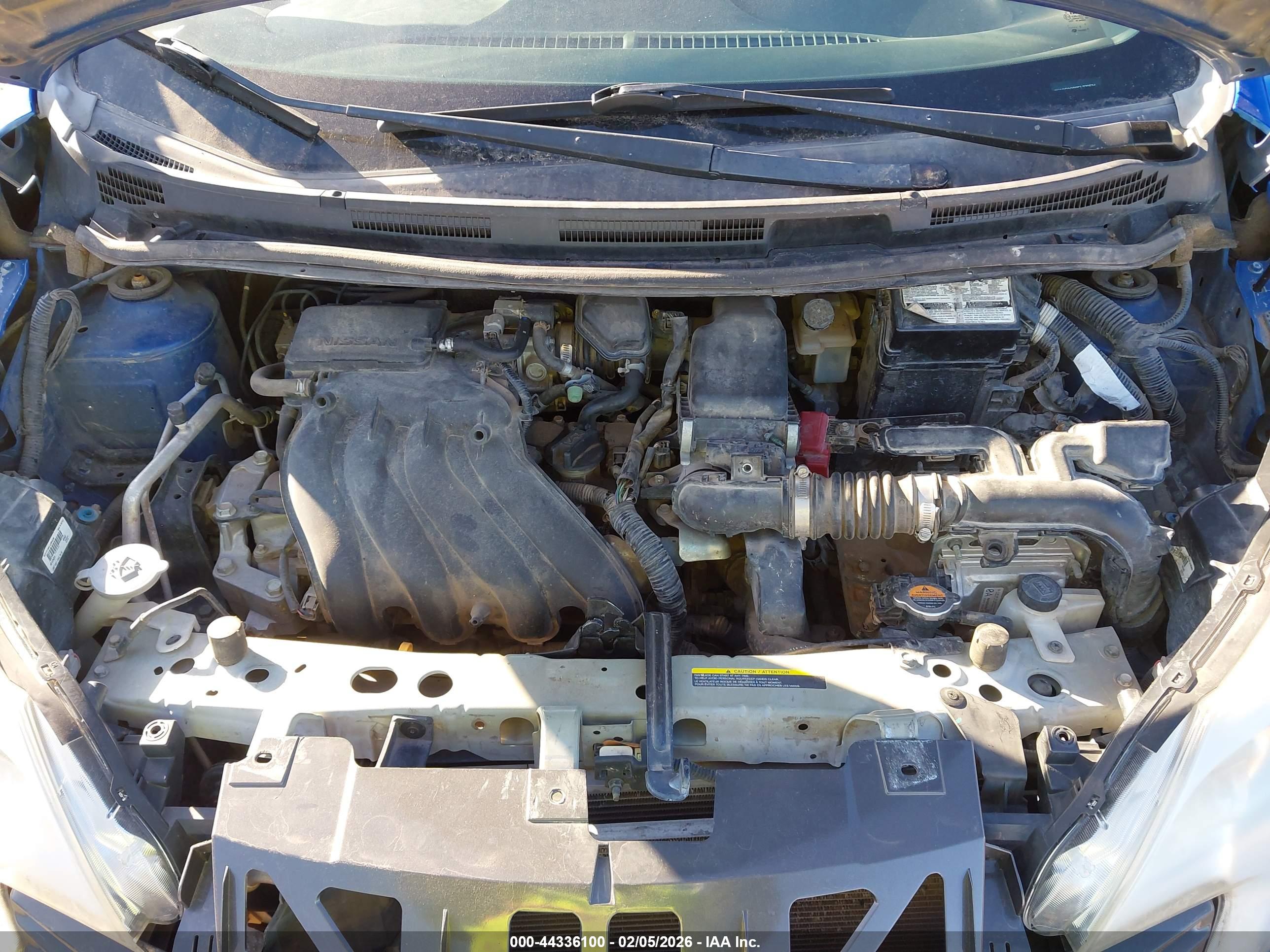 NISSAN VERSA image 10