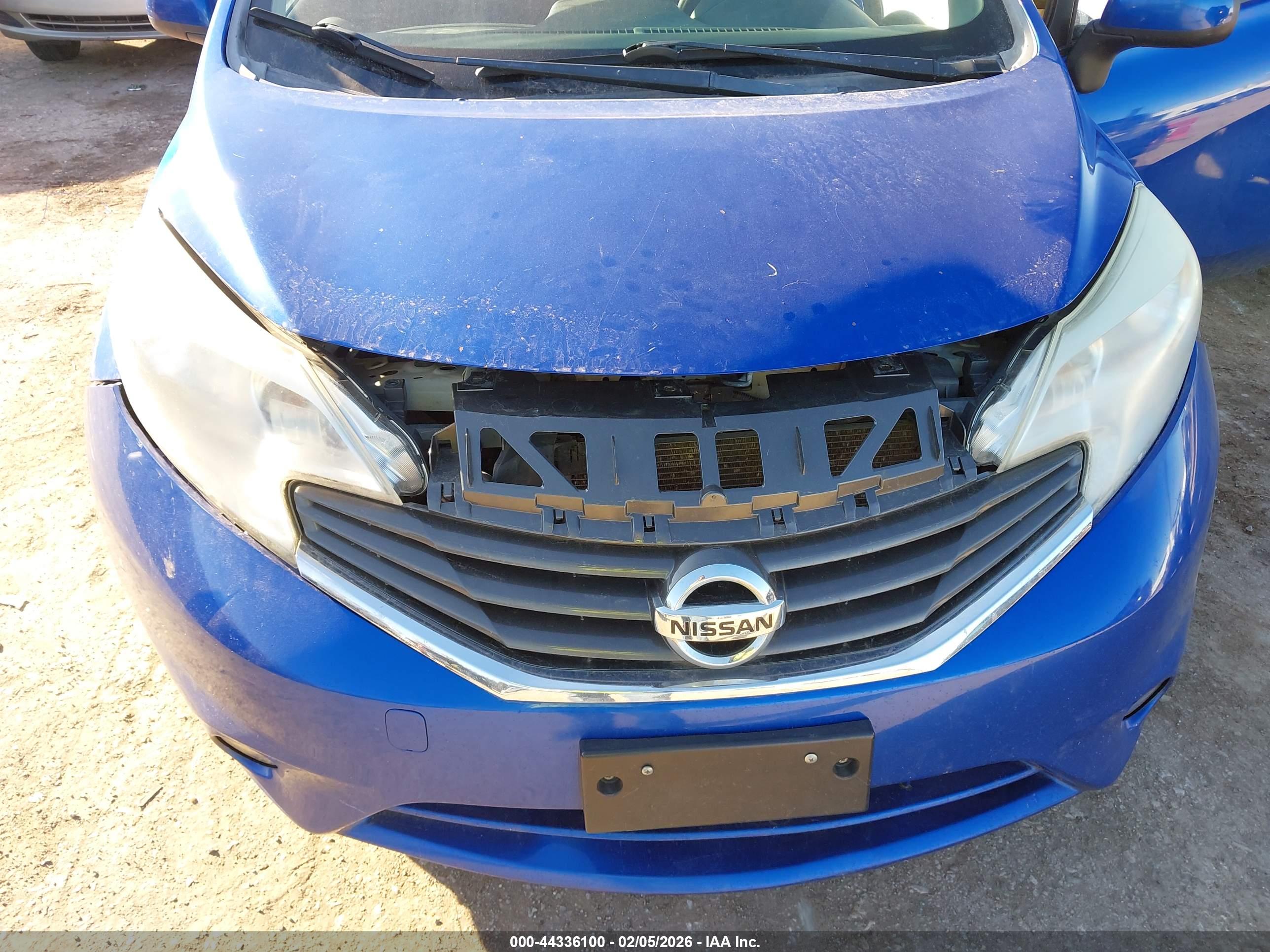 NISSAN VERSA image 6