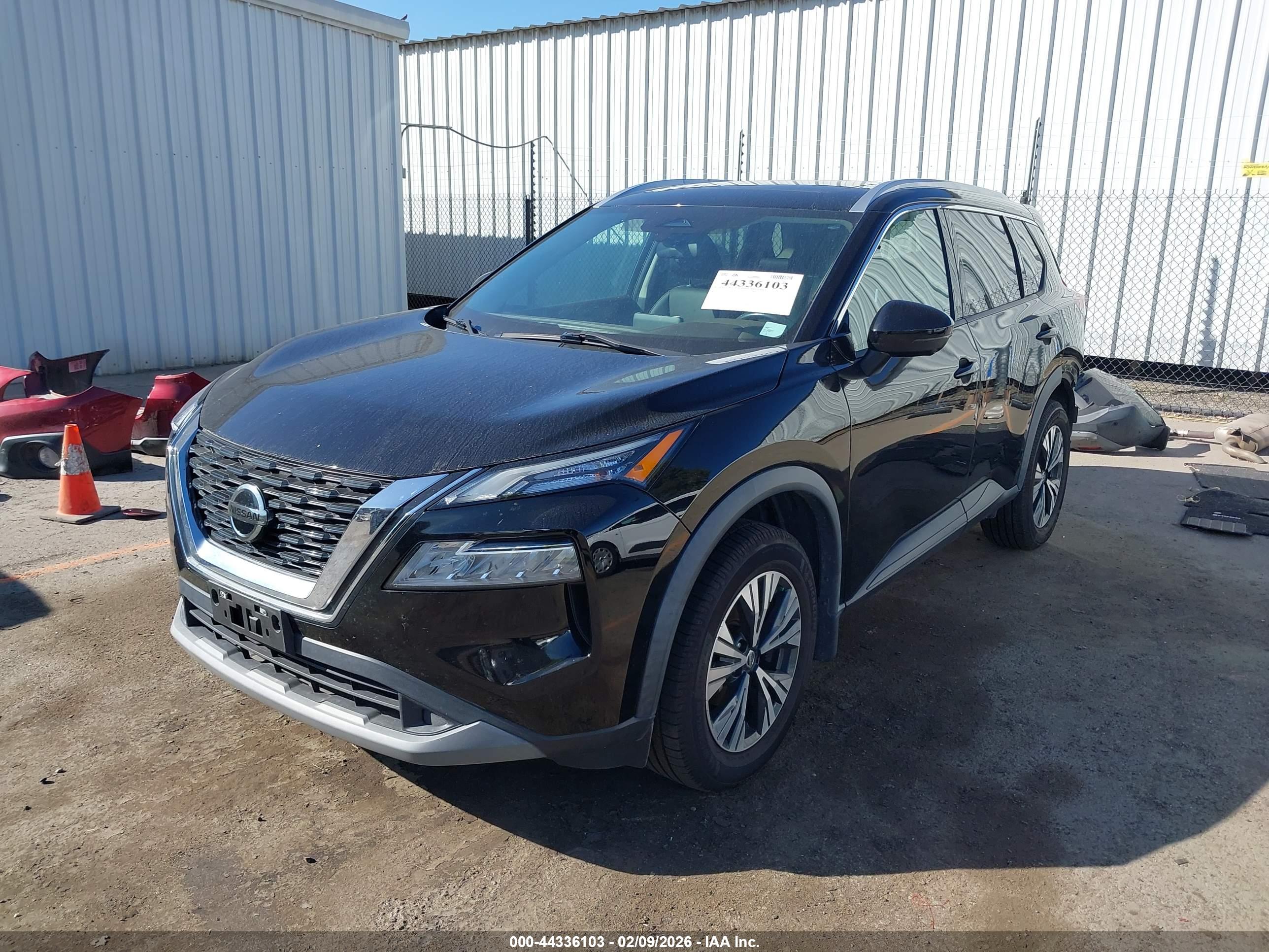 NISSAN ROGUE image 2