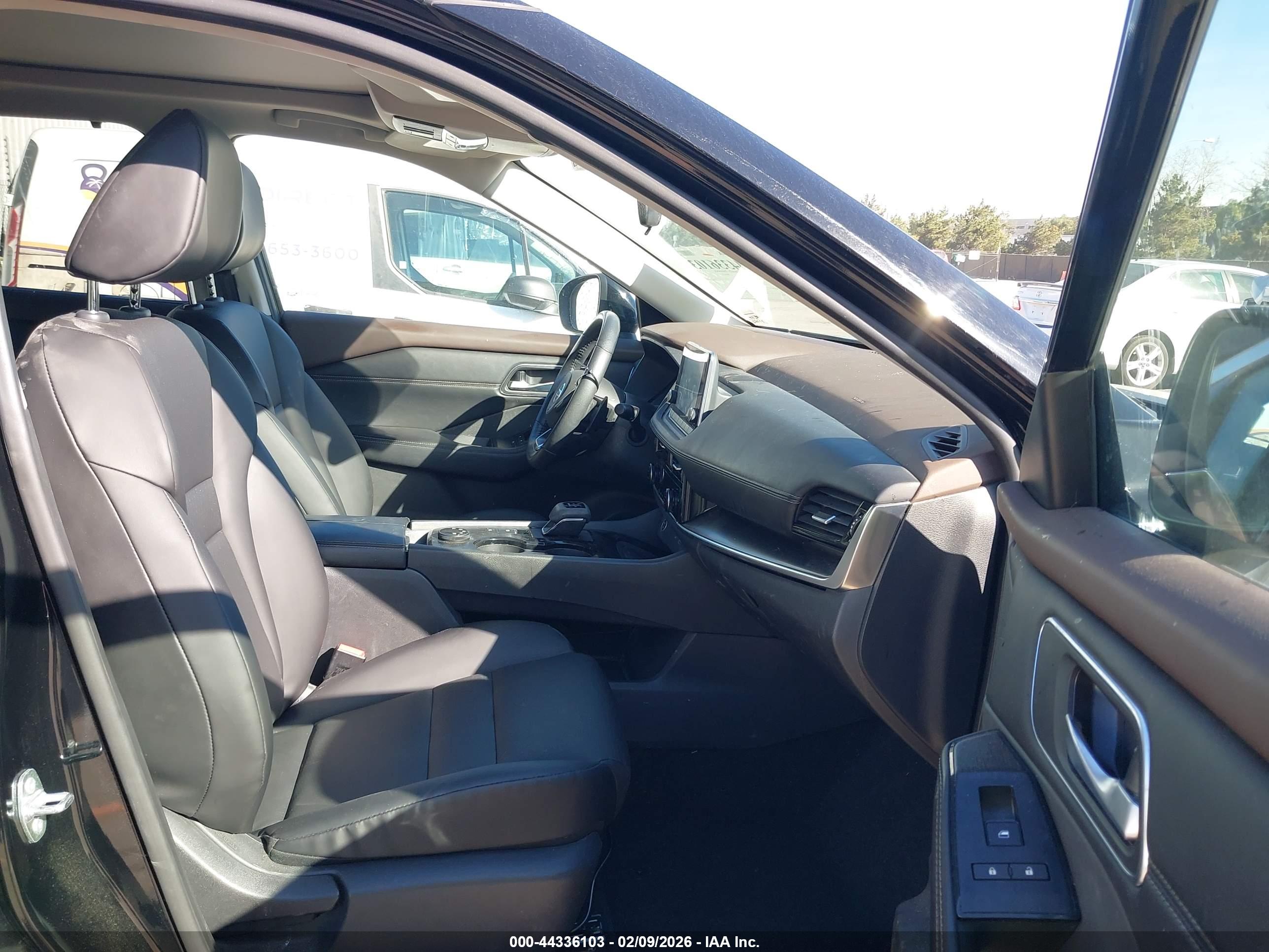 NISSAN ROGUE image 5