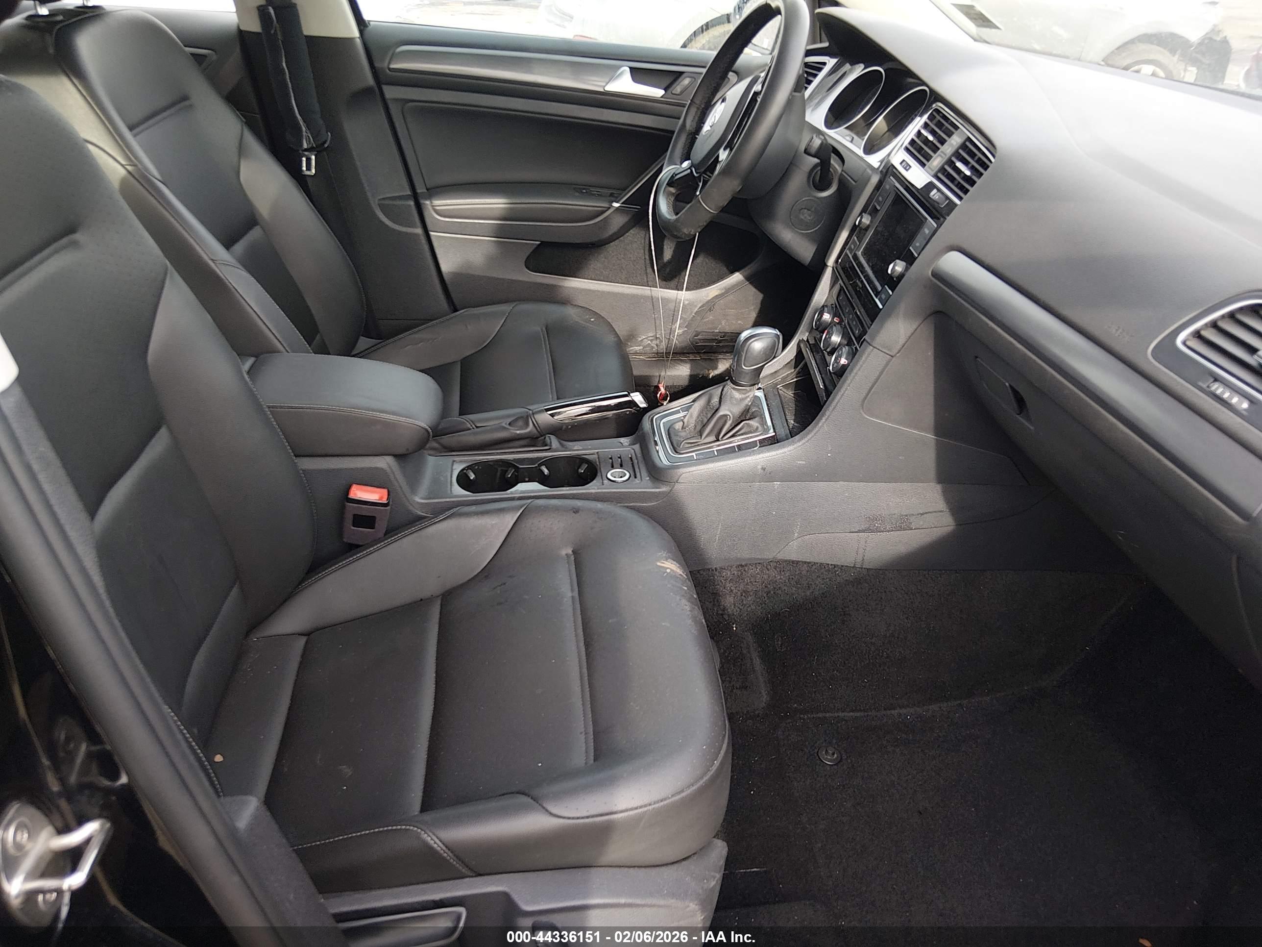 VOLKSWAGEN GOLF image 5