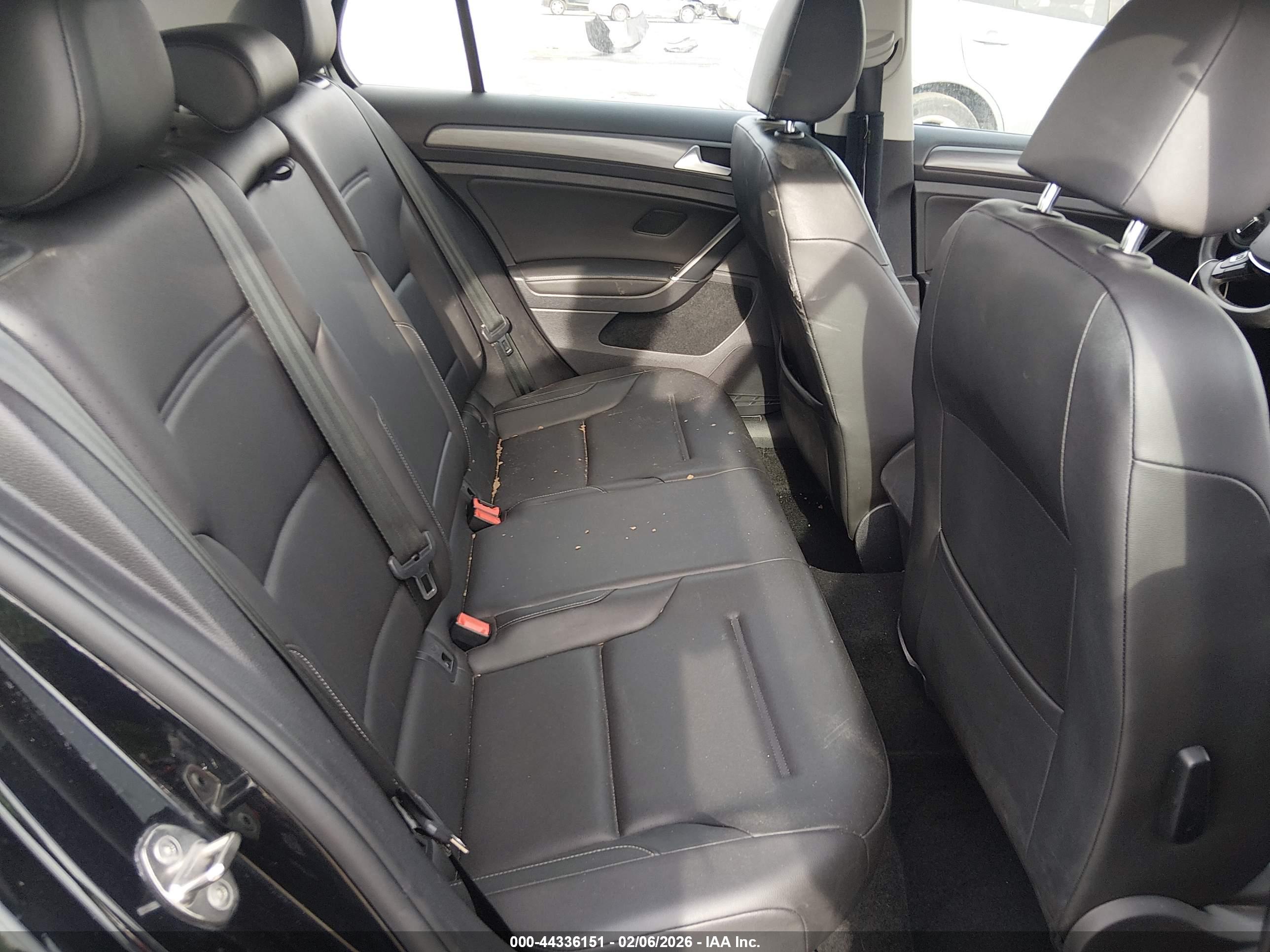 VOLKSWAGEN GOLF image 8