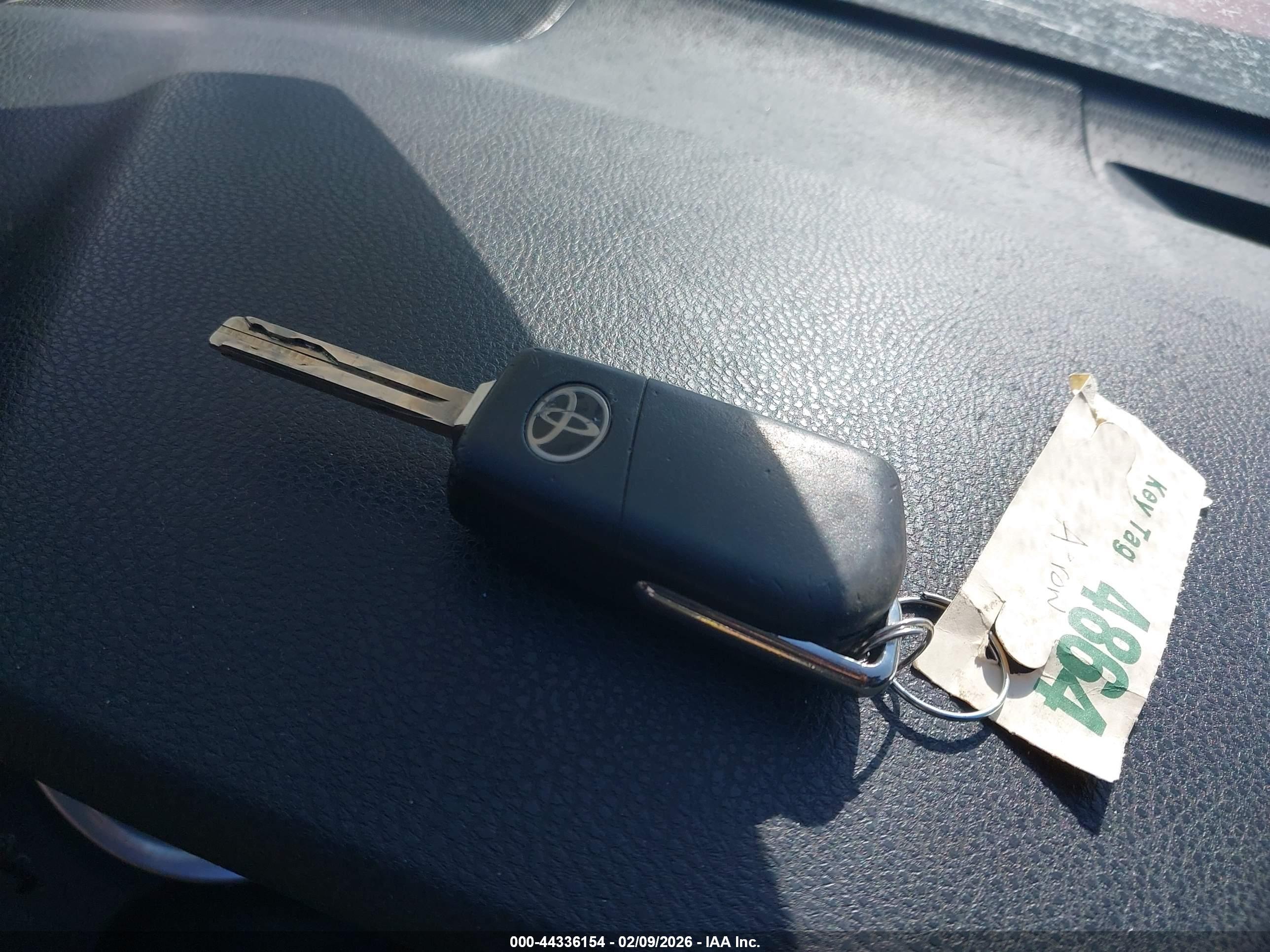 TOYOTA CAMRY image 11