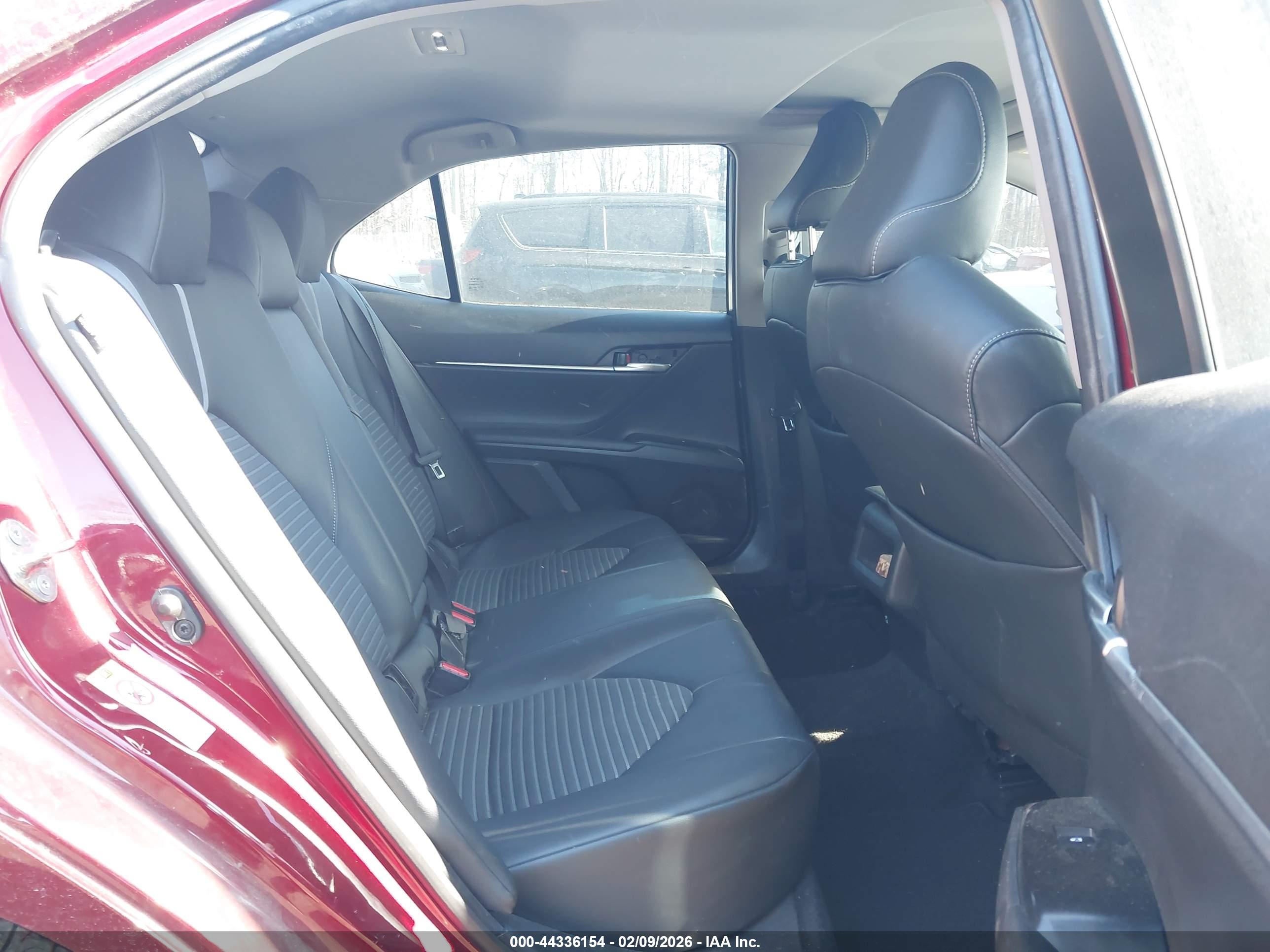 TOYOTA CAMRY image 8