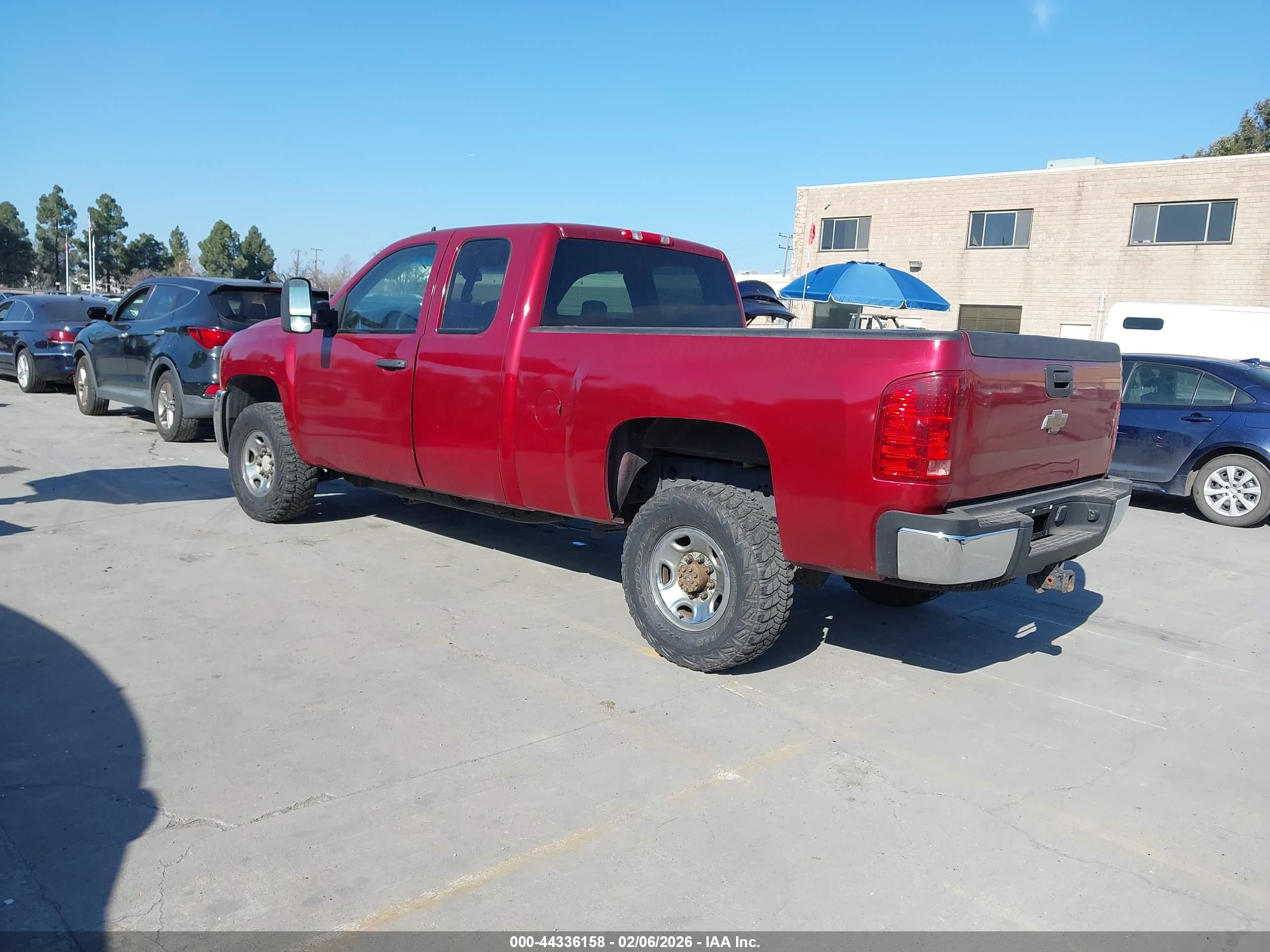 CHEVROLET SILVERADO image 3