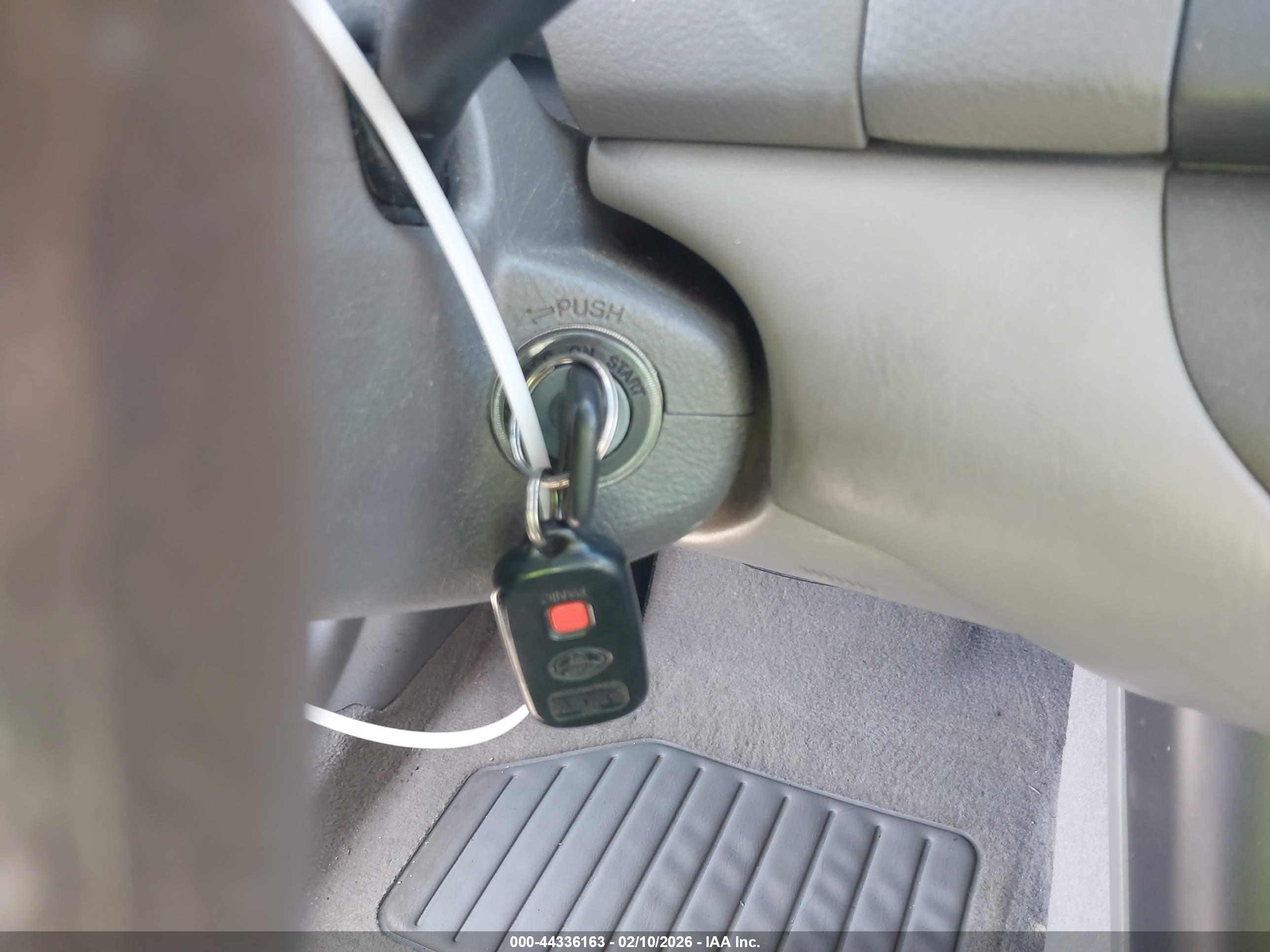 TOYOTA CAMRY image 11