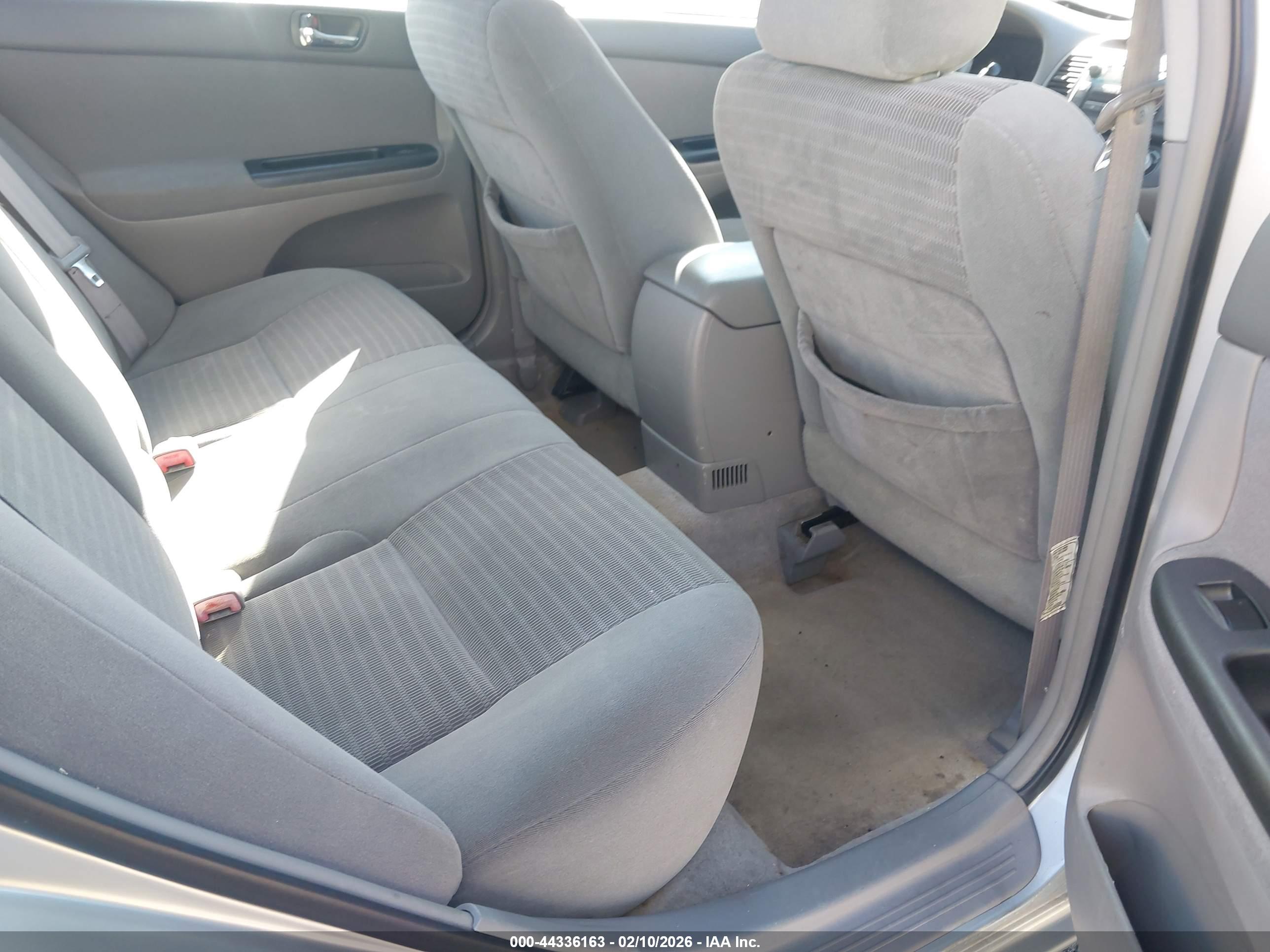 TOYOTA CAMRY image 8
