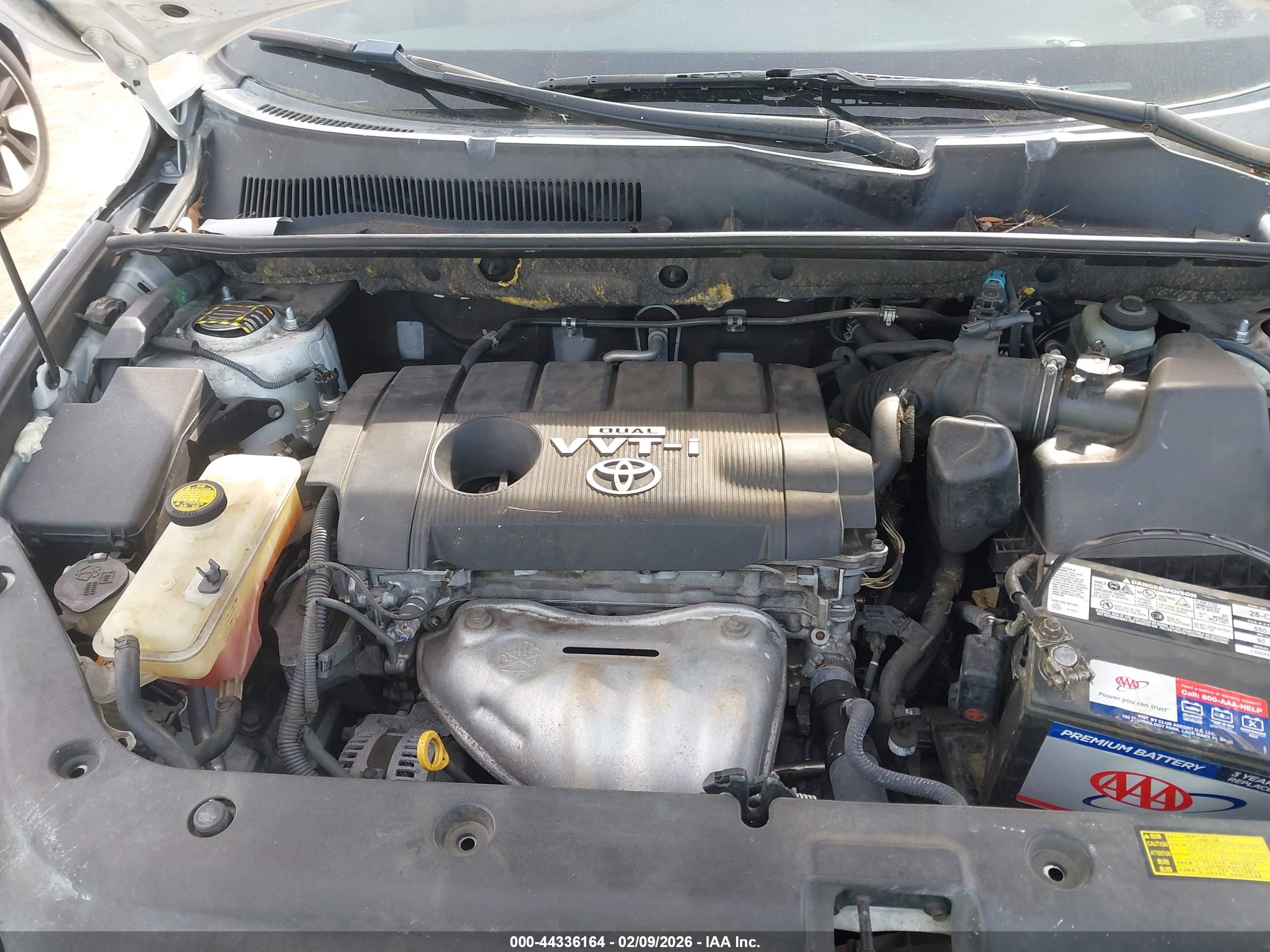 TOYOTA RAV4 image 10