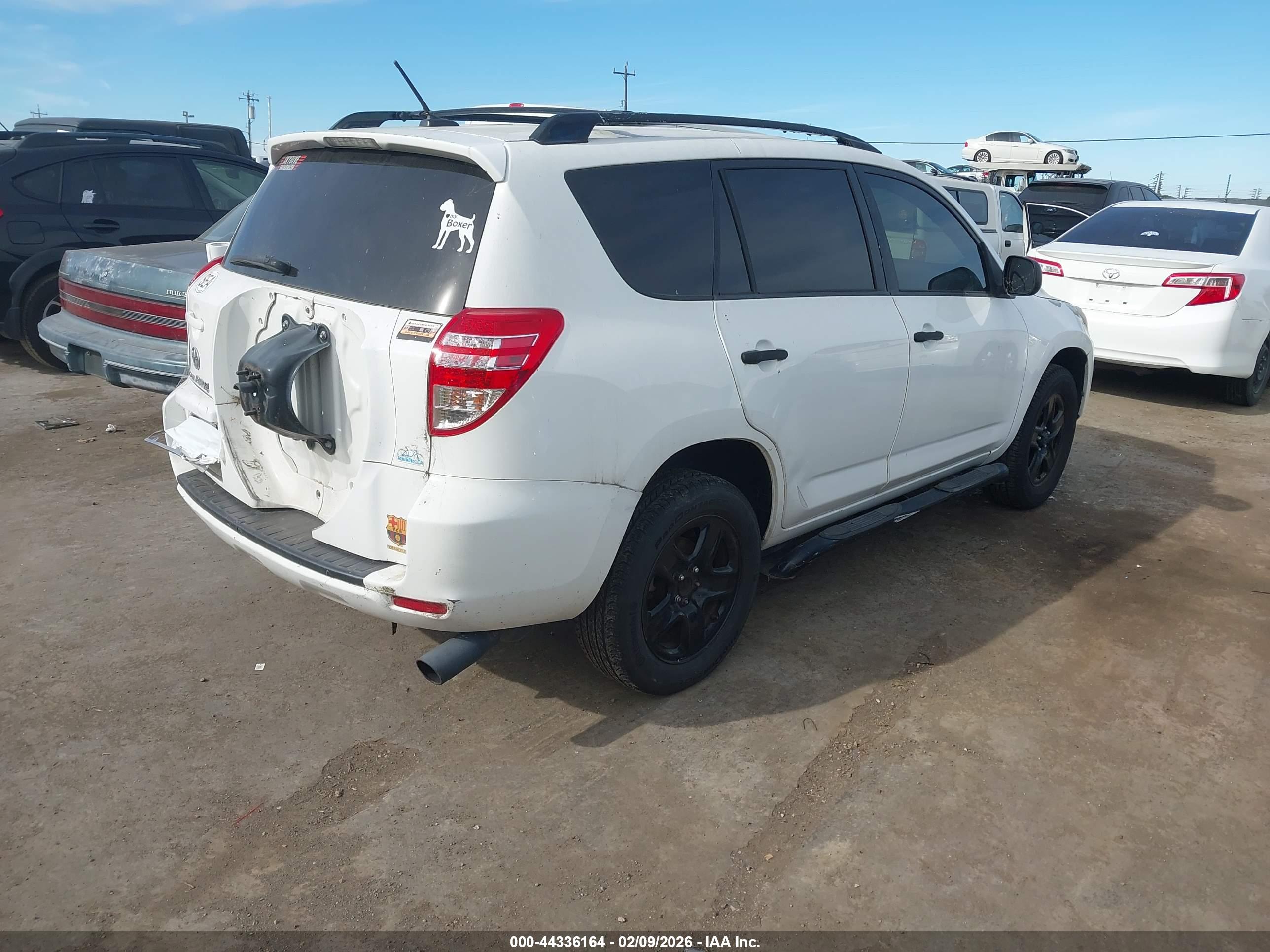 TOYOTA RAV4 image 4