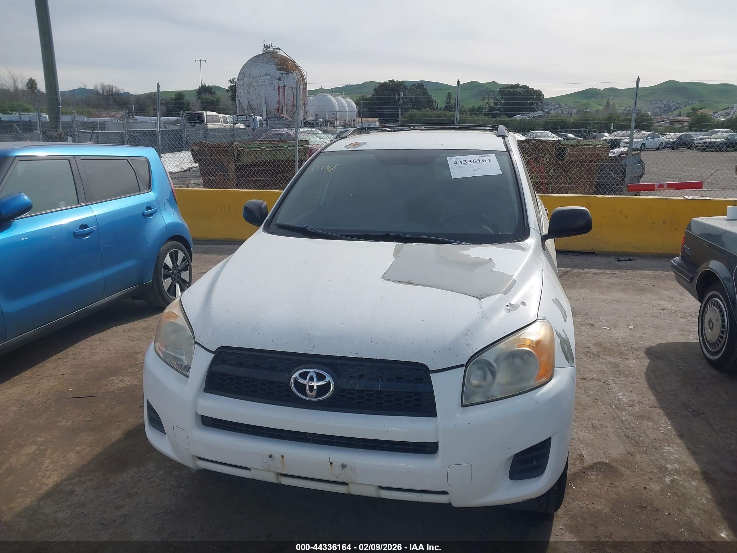 TOYOTA RAV4 image 6