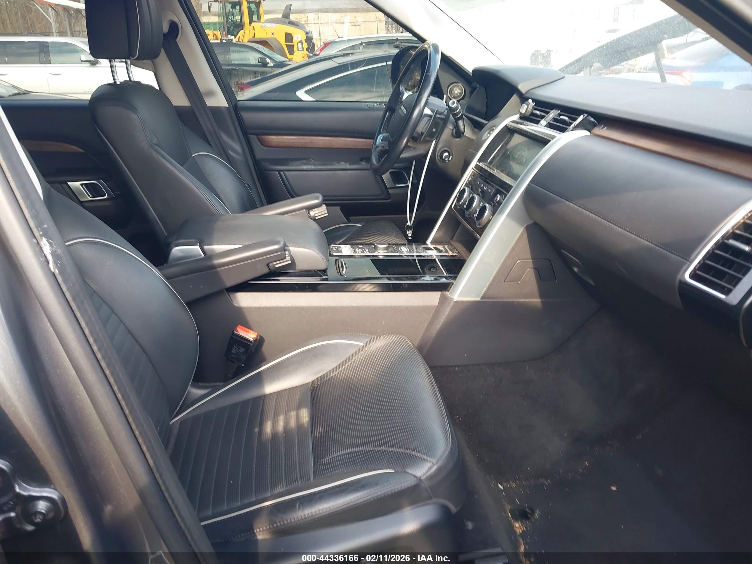 LAND ROVER image 5