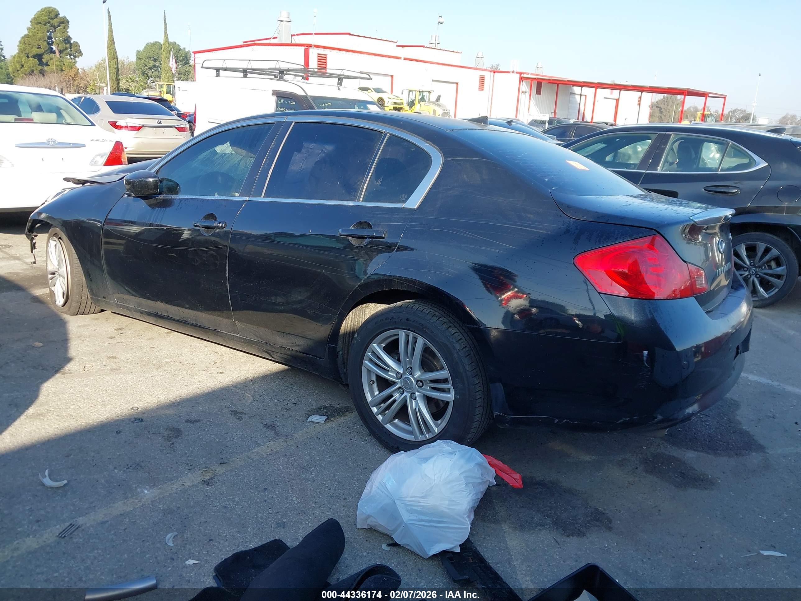 INFINITI G37 image 3