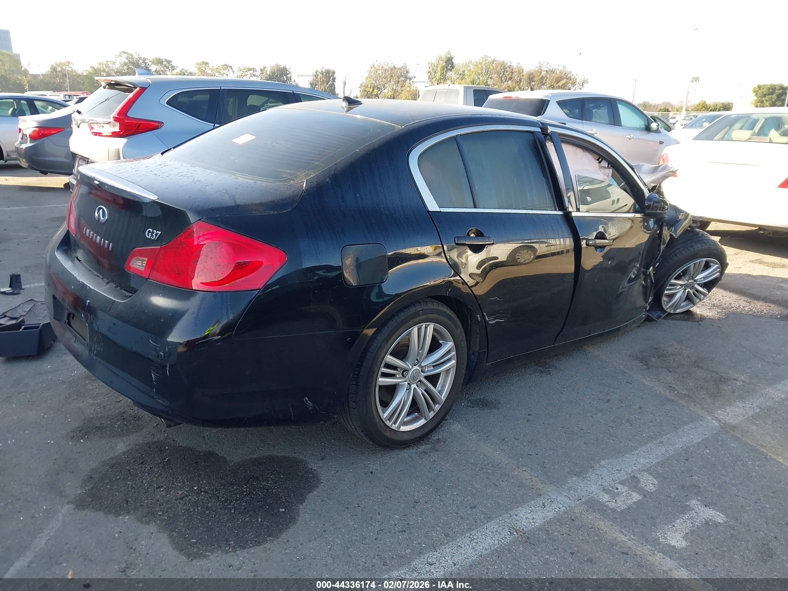 INFINITI G37 image 4
