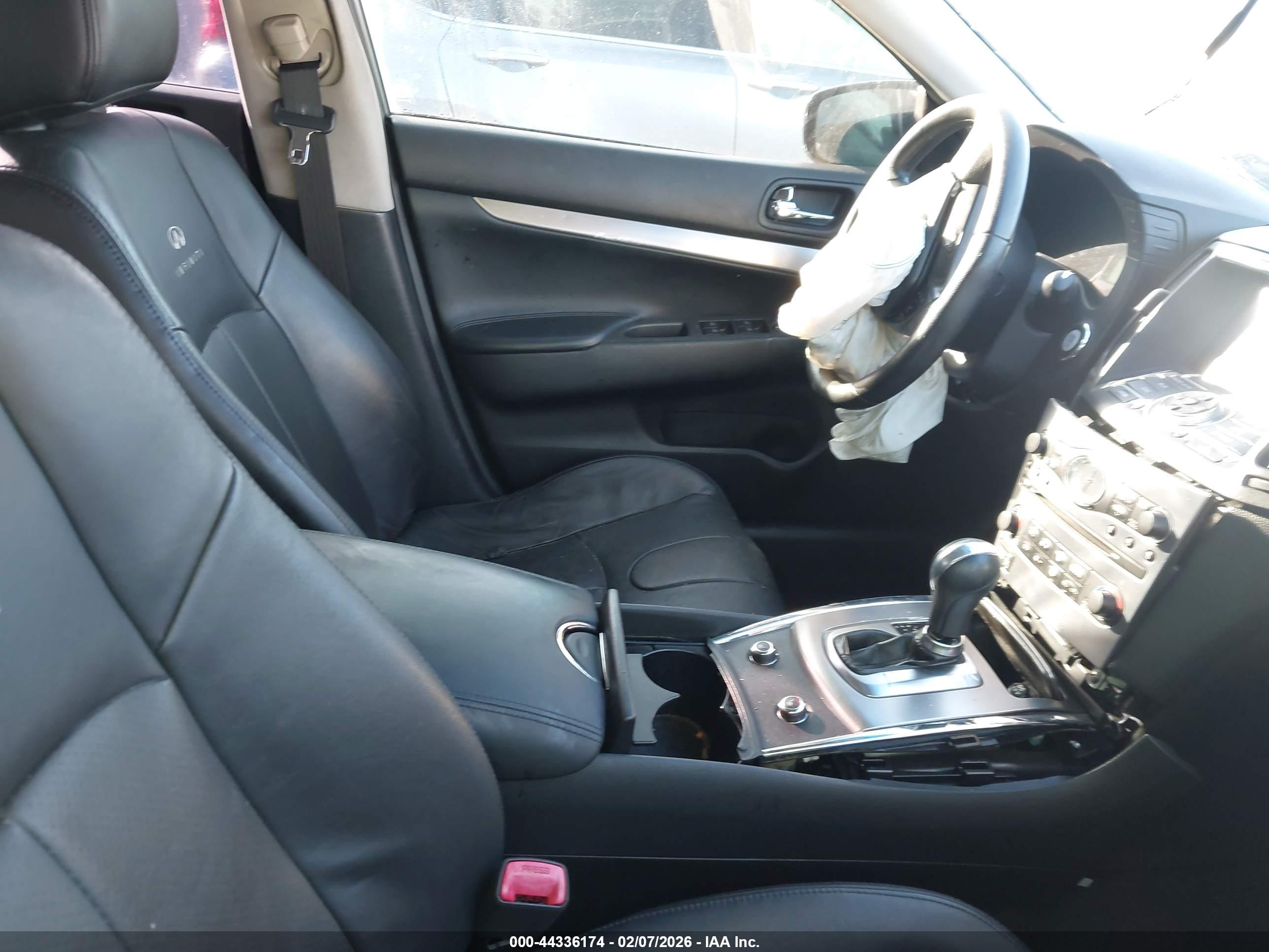 INFINITI G37 image 5