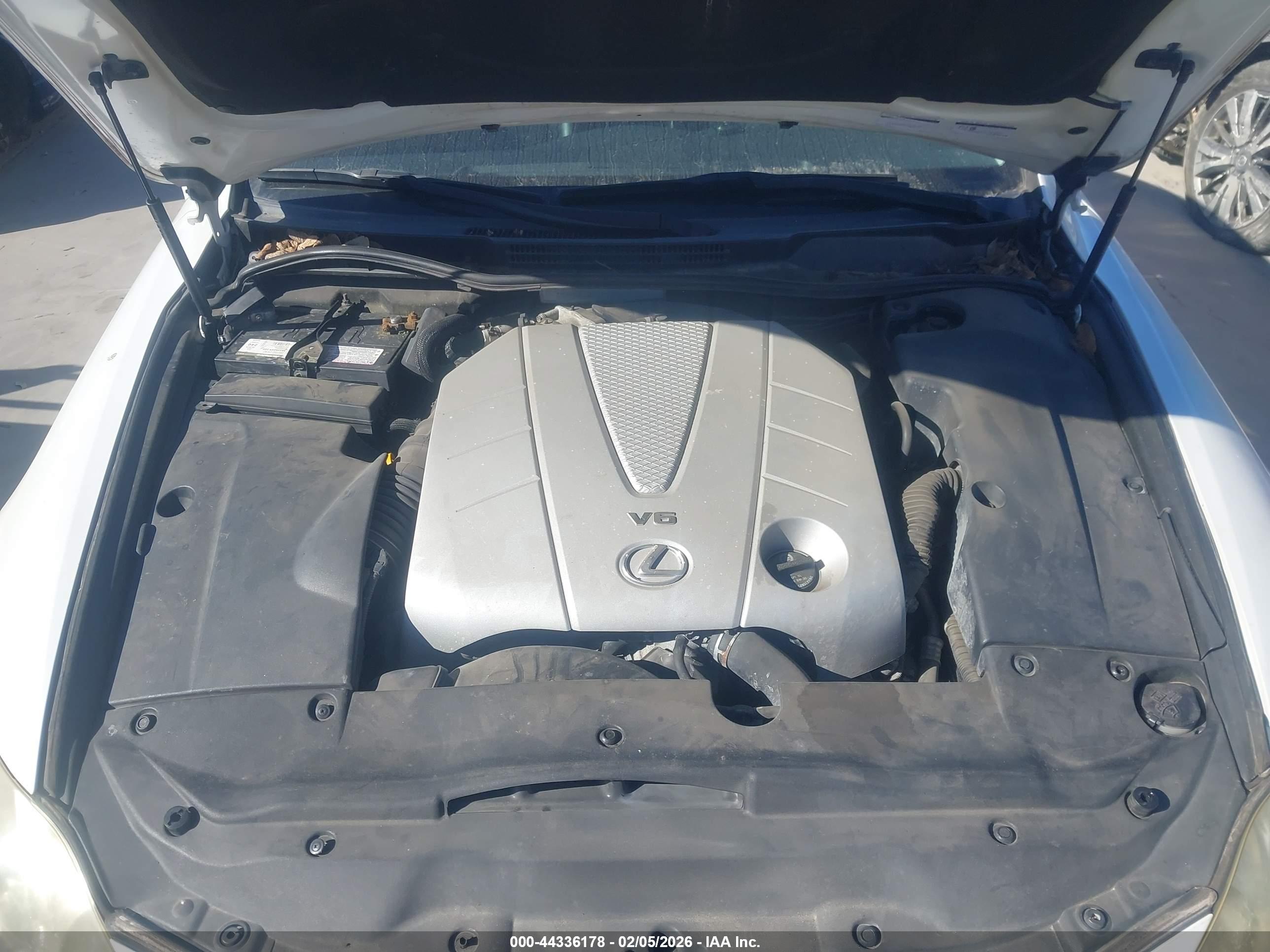 LEXUS IS image 10