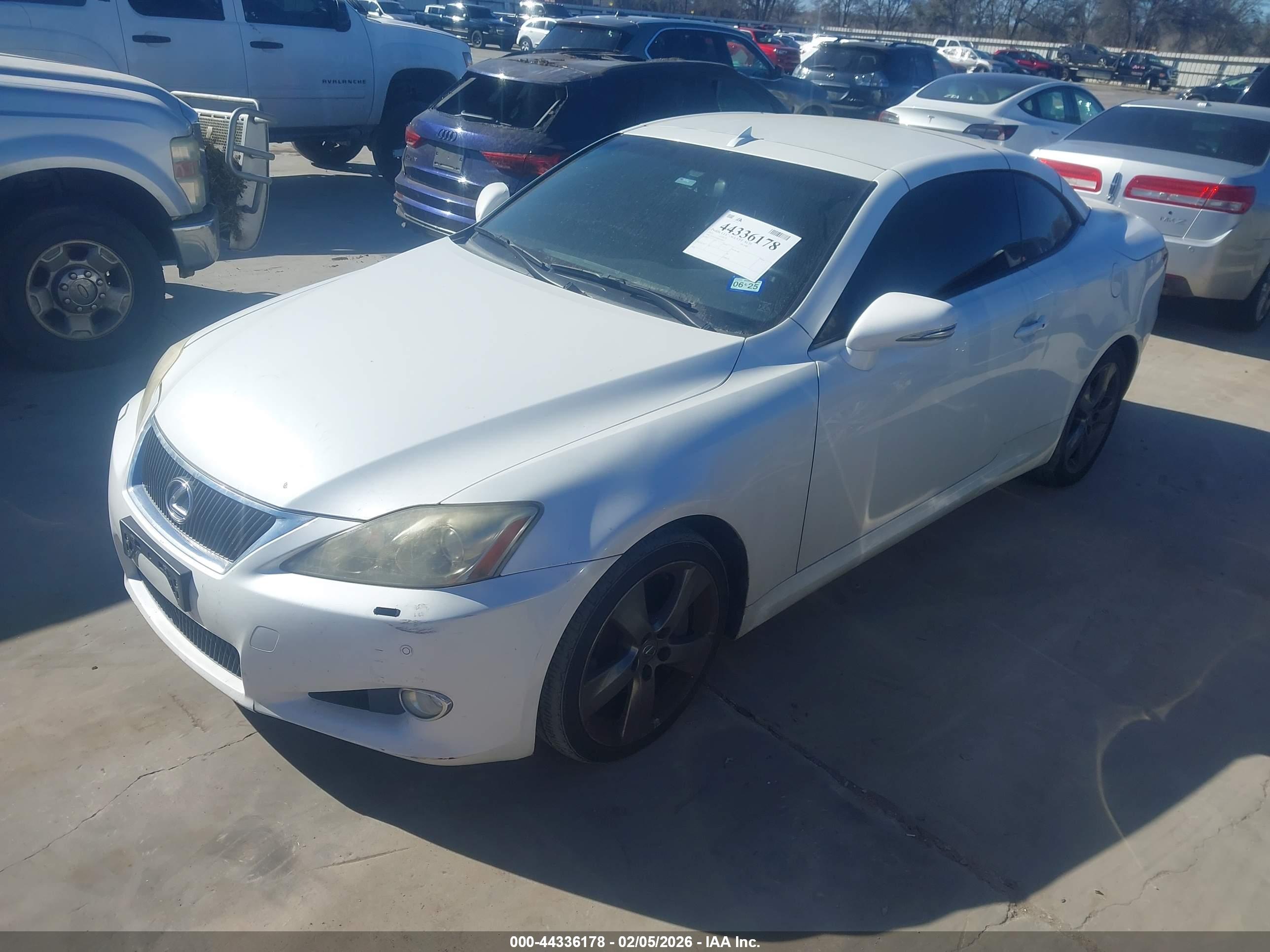 LEXUS IS image 2