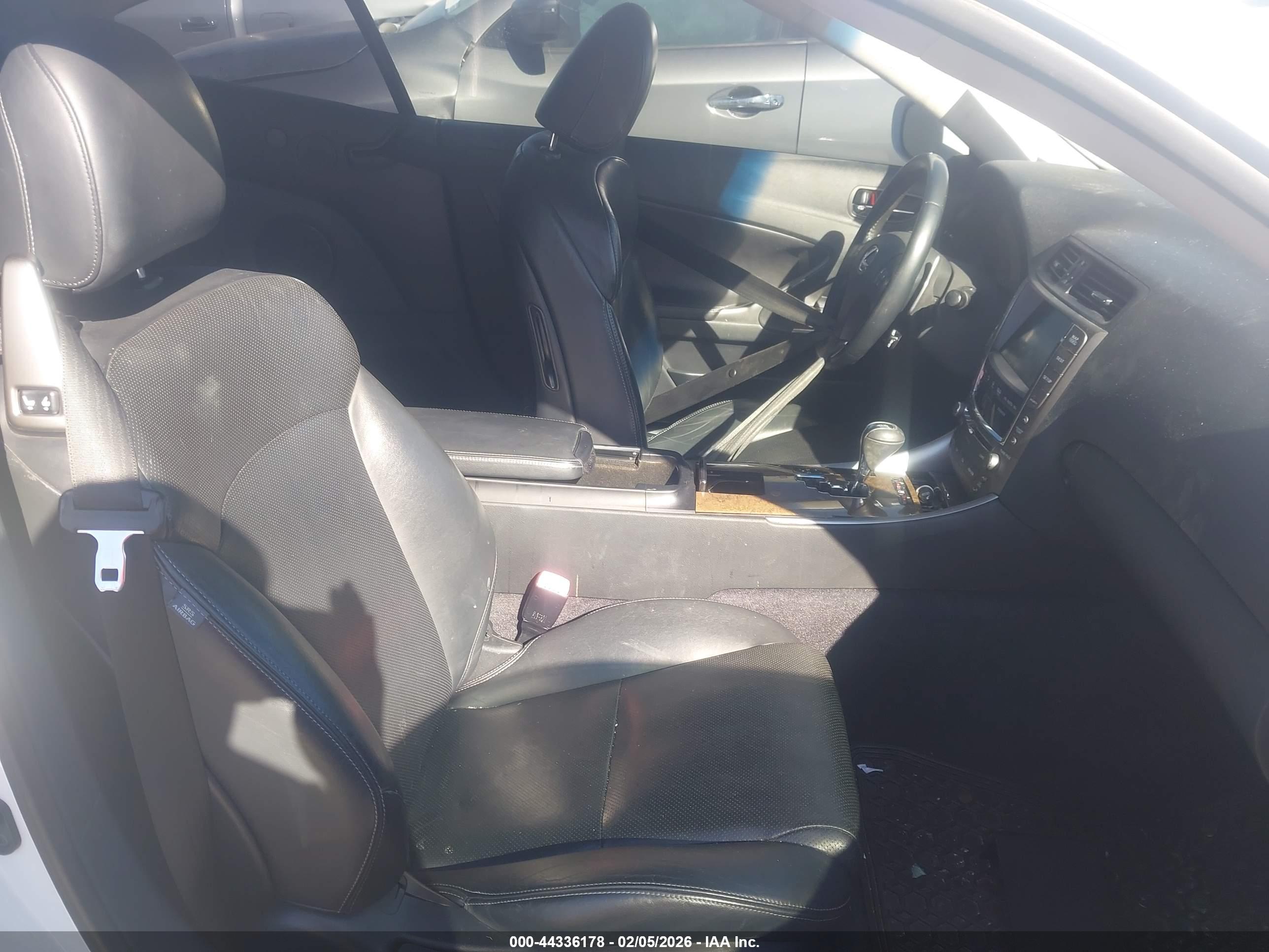 LEXUS IS image 5