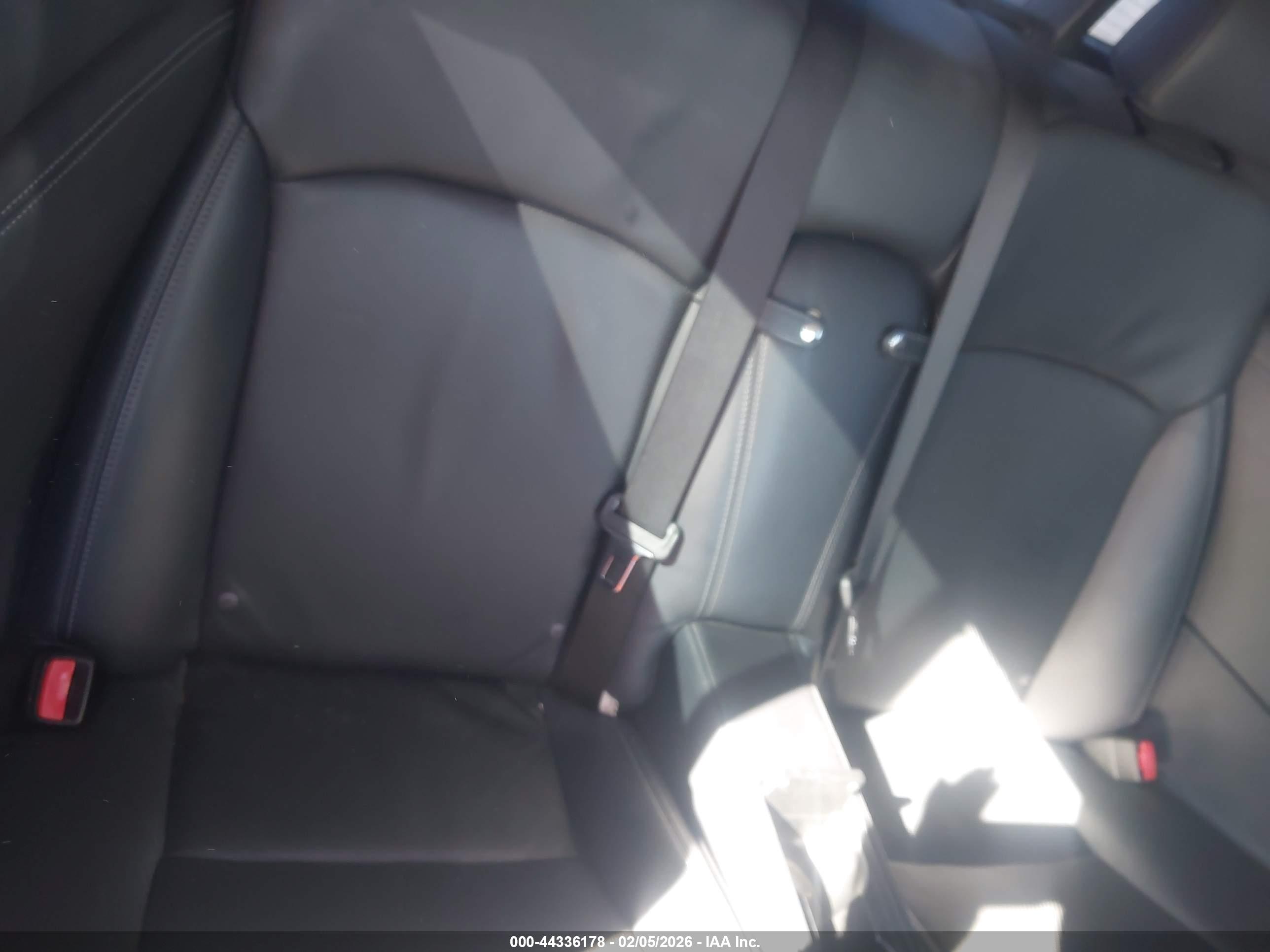 LEXUS IS image 8