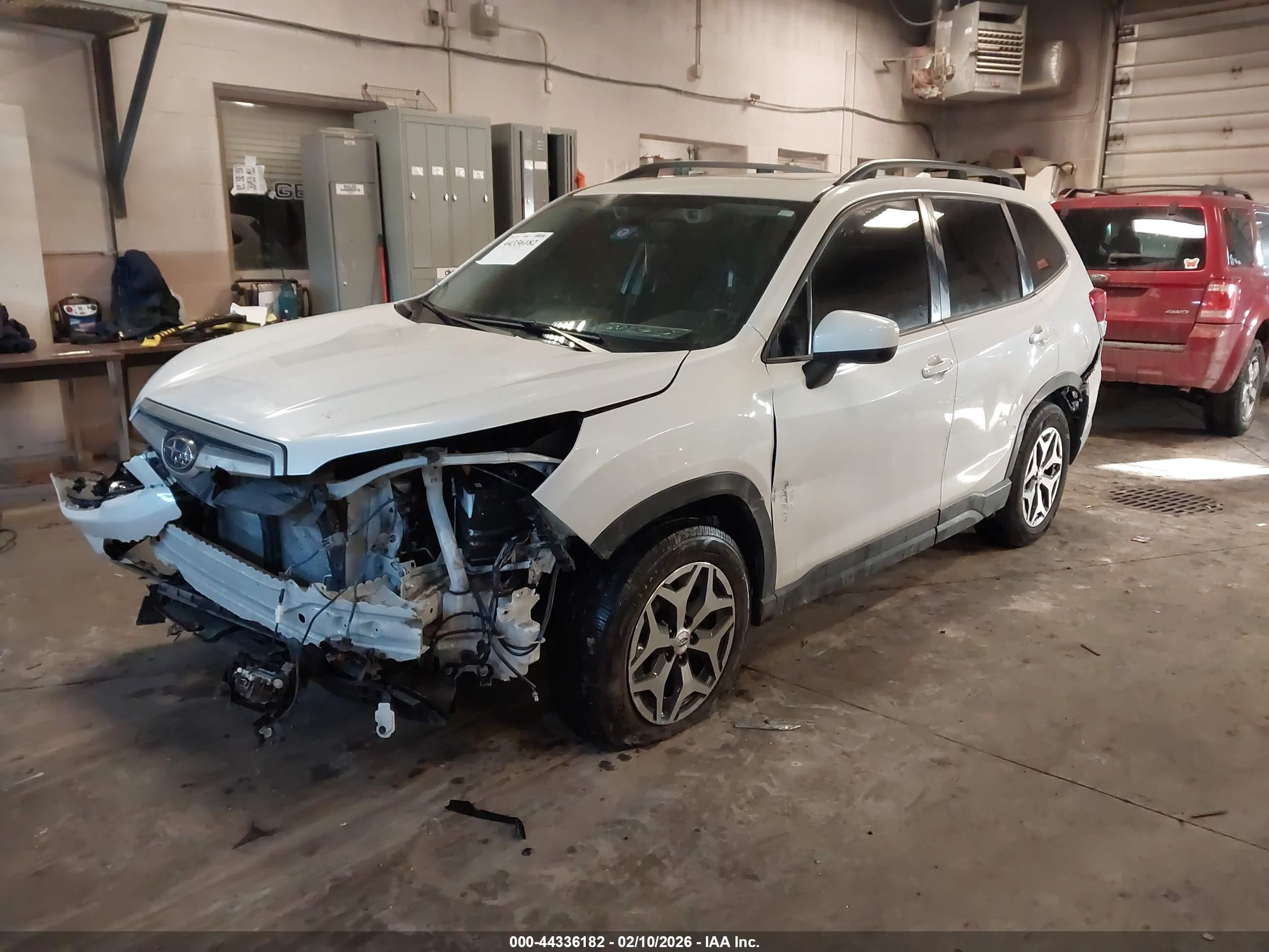 SUBARU FORESTER image 2