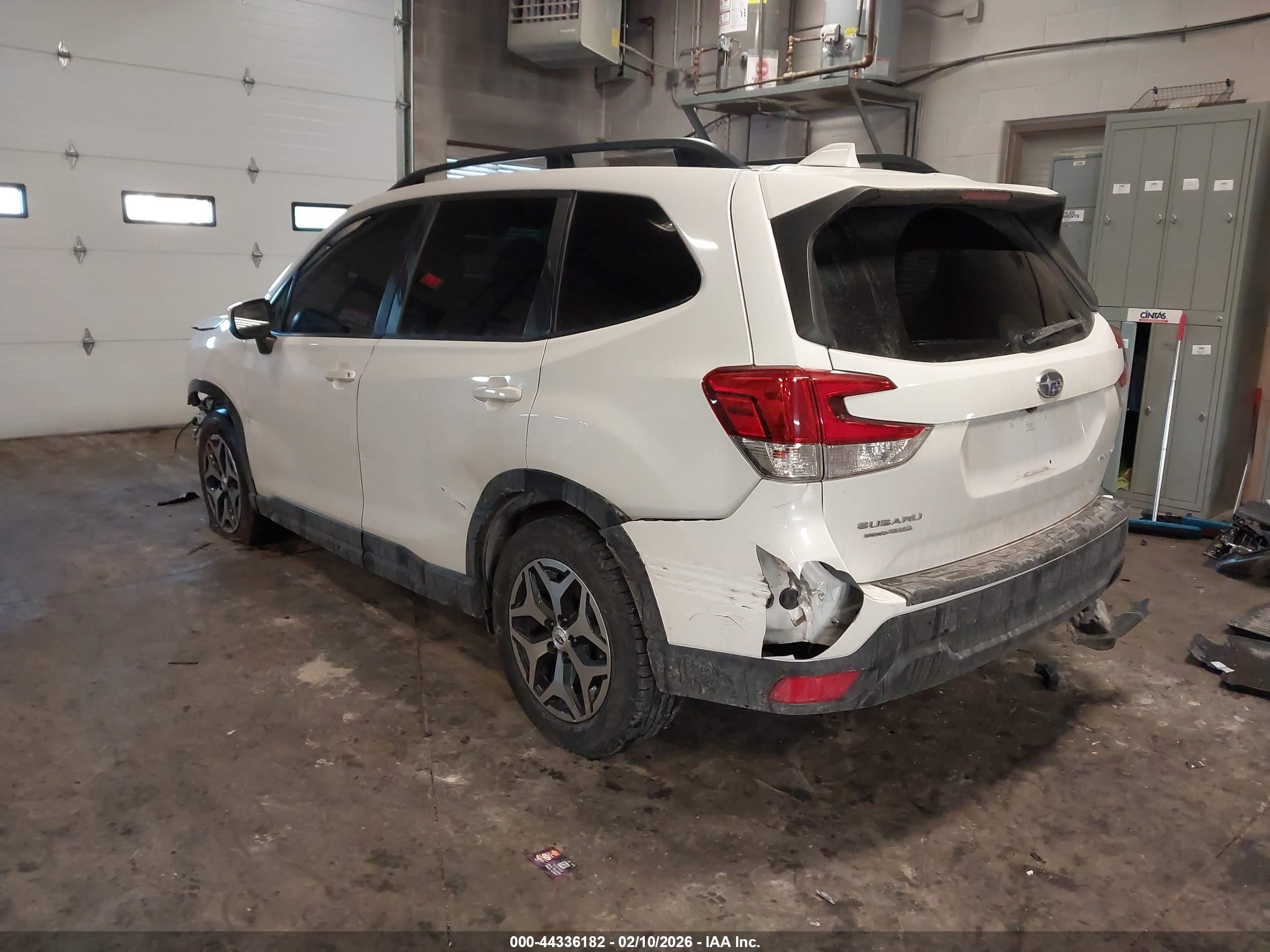 SUBARU FORESTER image 3