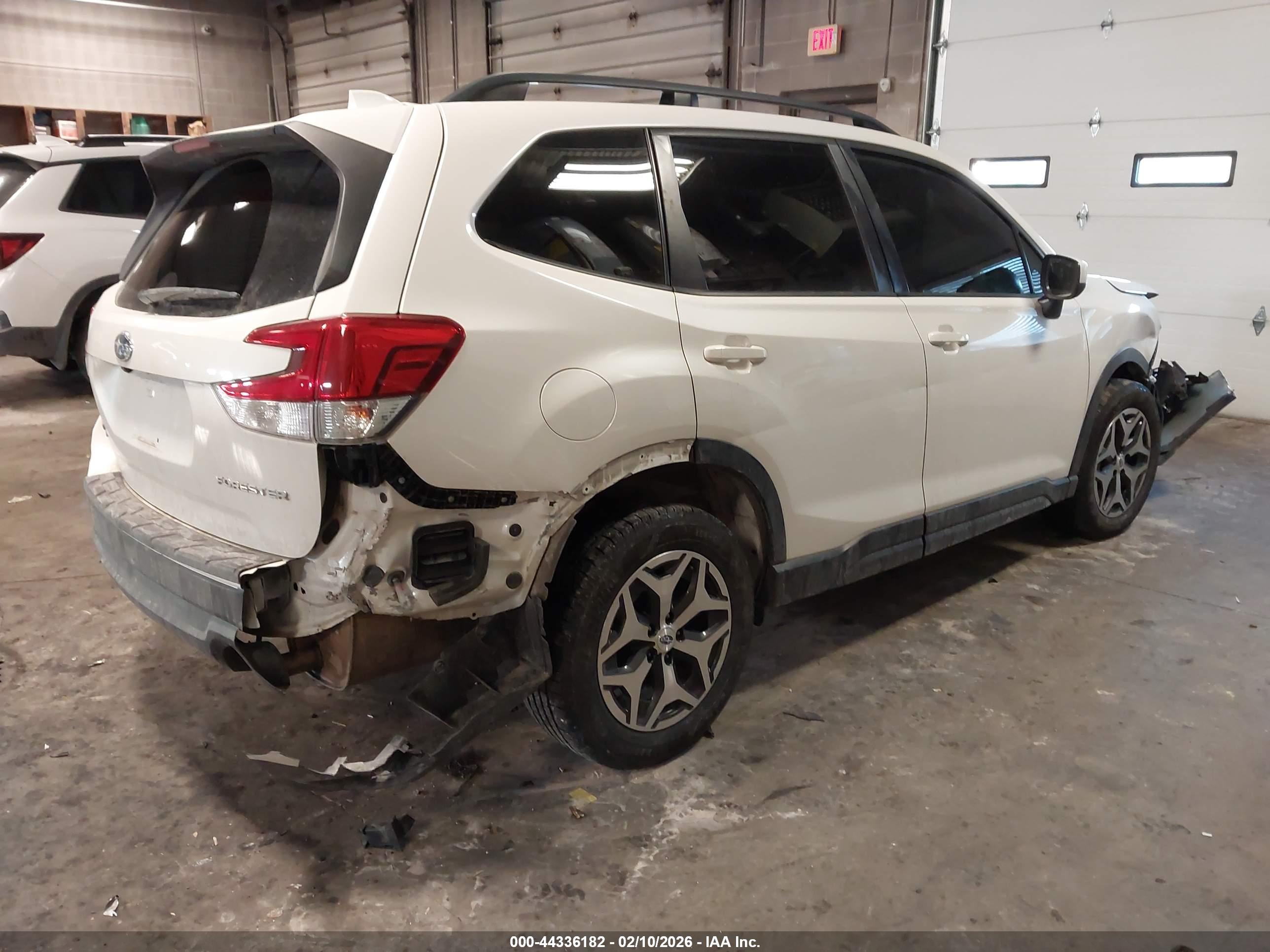 SUBARU FORESTER image 4