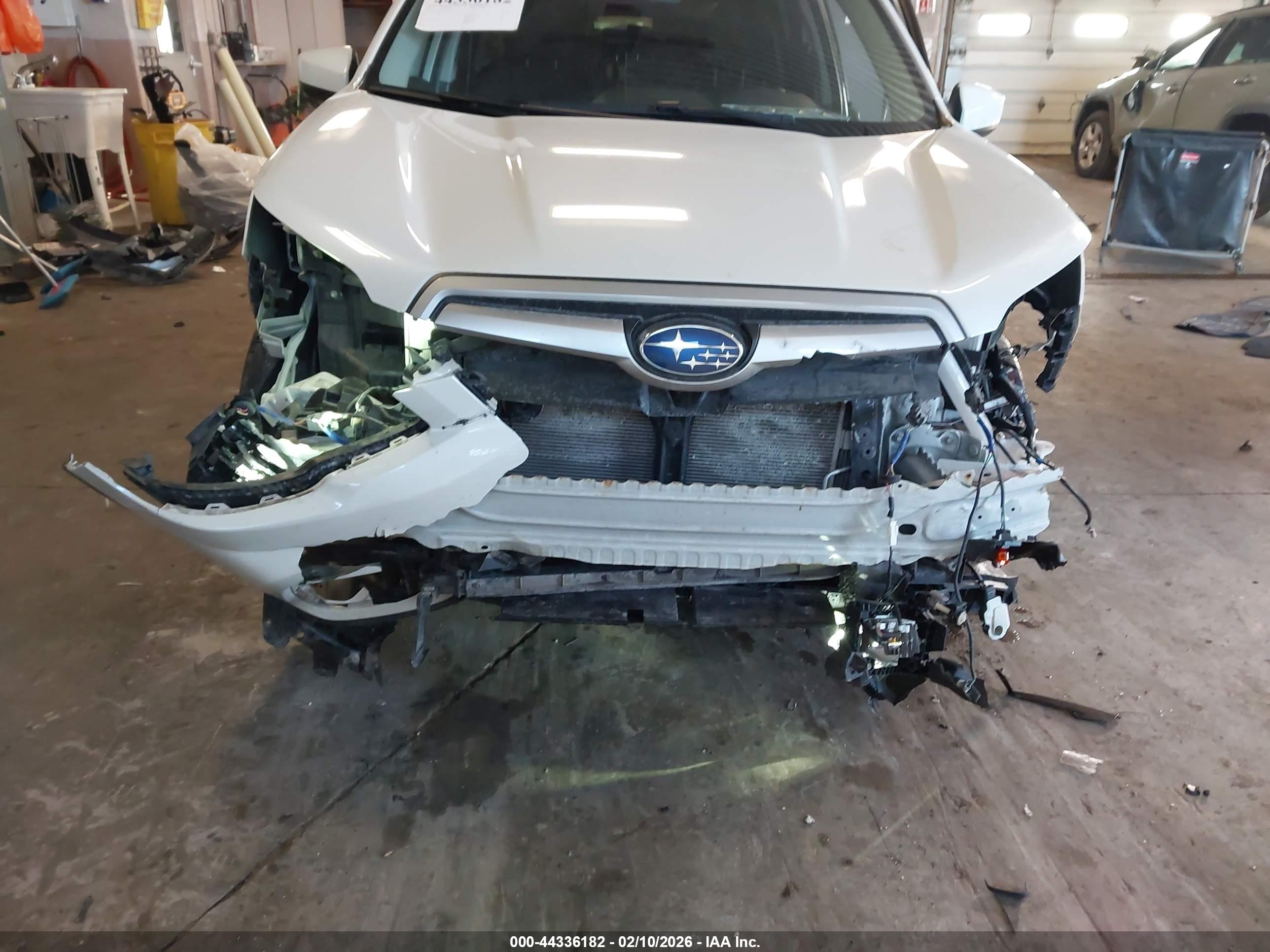 SUBARU FORESTER image 6