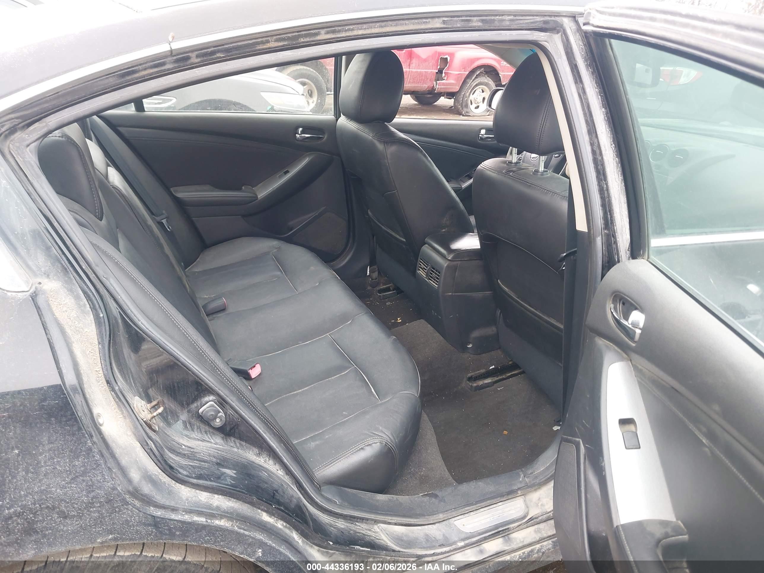 NISSAN ALTIMA image 8