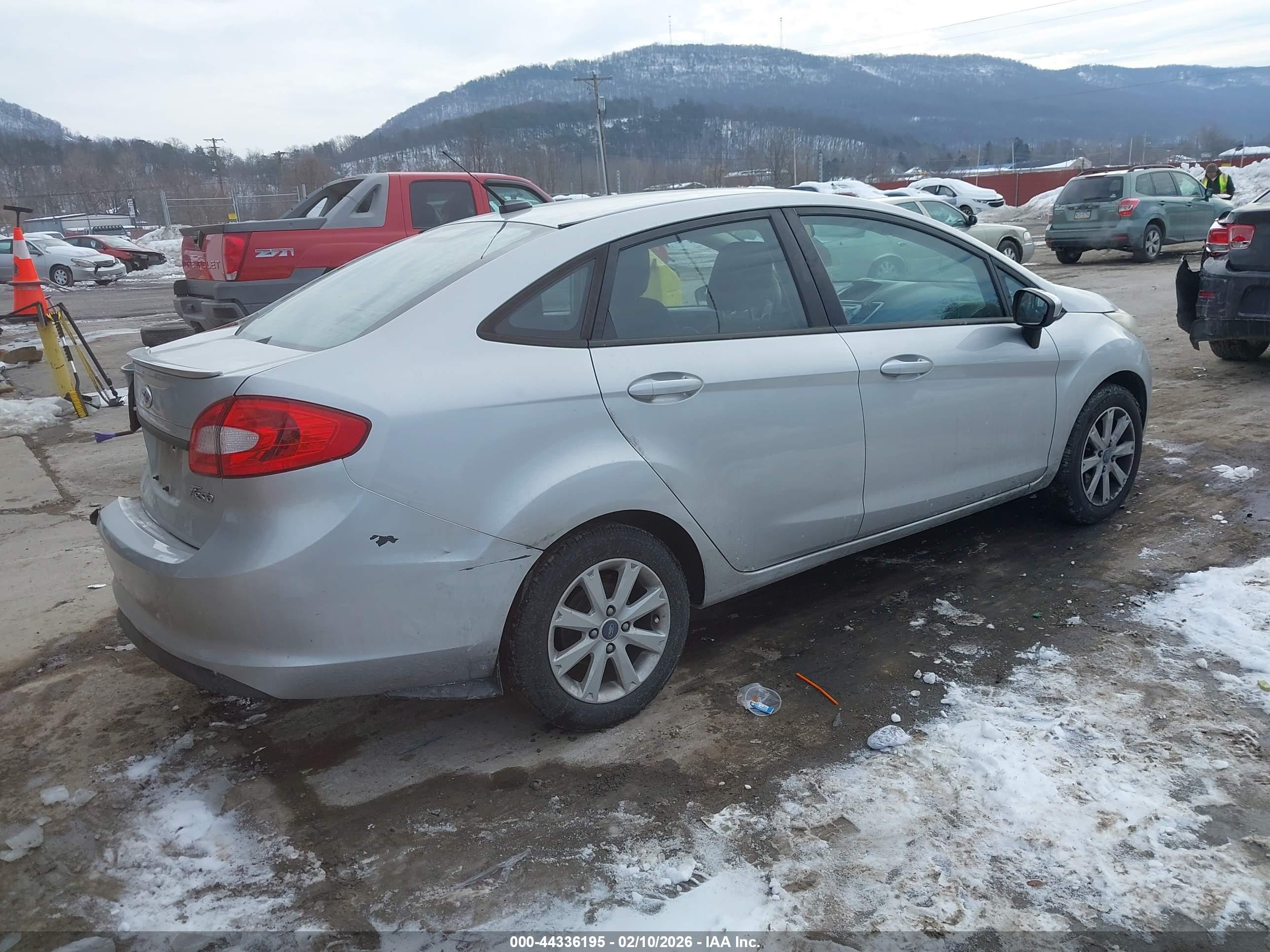 FORD FIESTA image 4