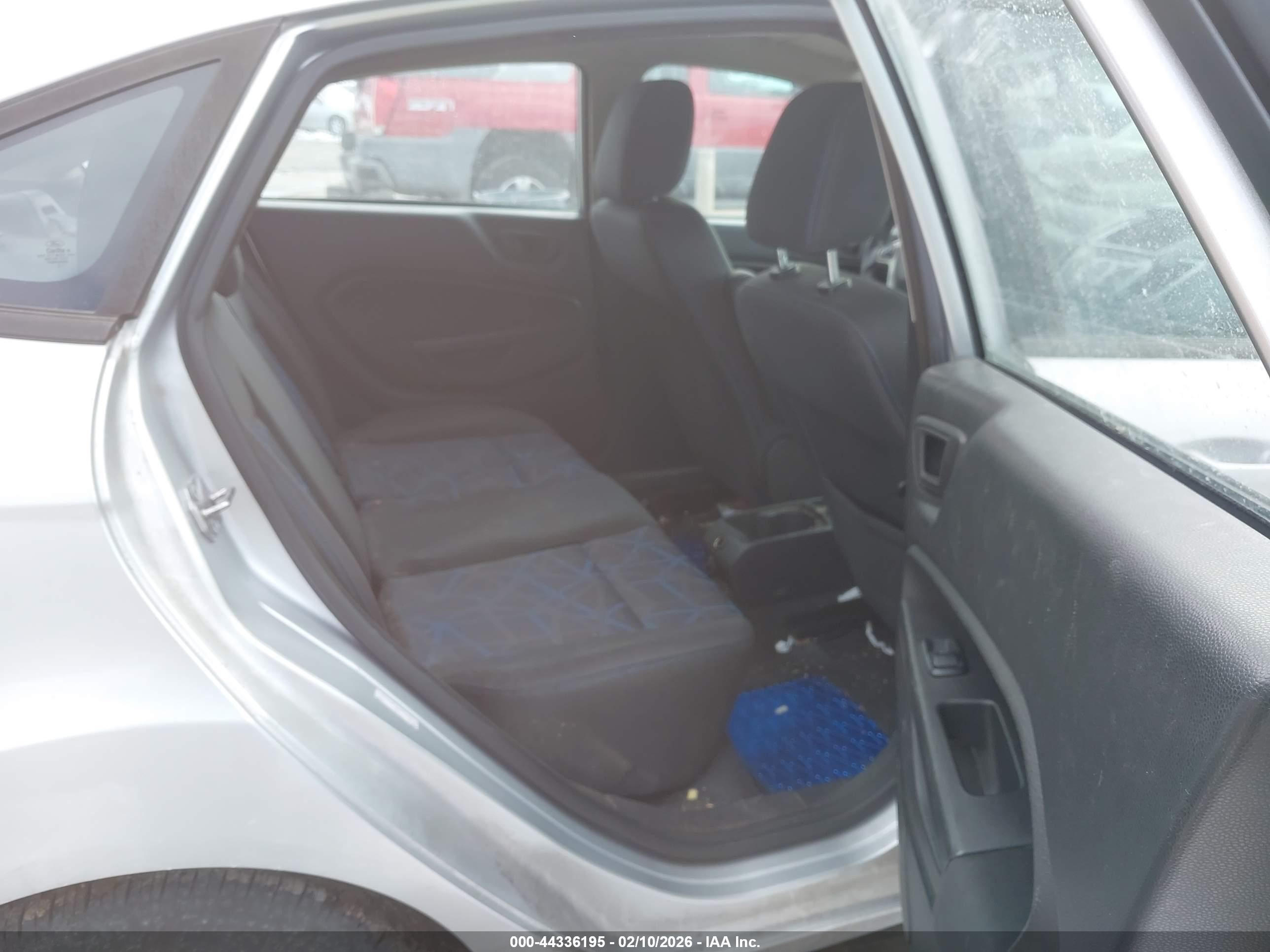 FORD FIESTA image 8