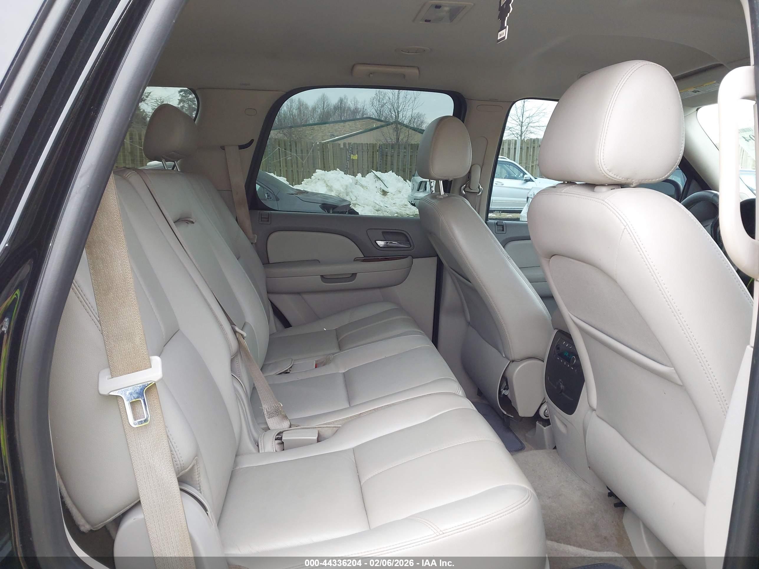 CHEVROLET TAHOE image 8